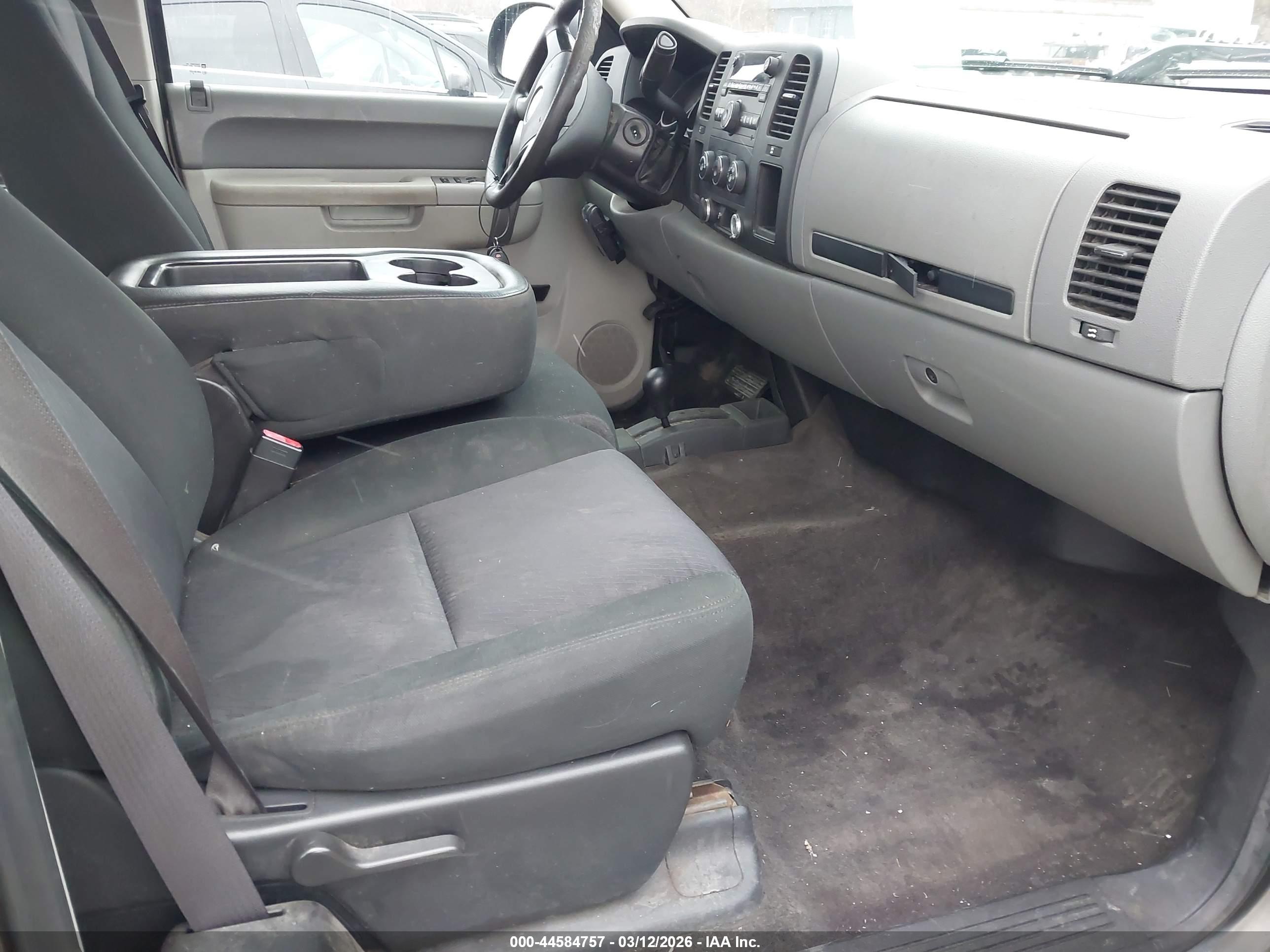CHEVROLET SILVERADO image 5