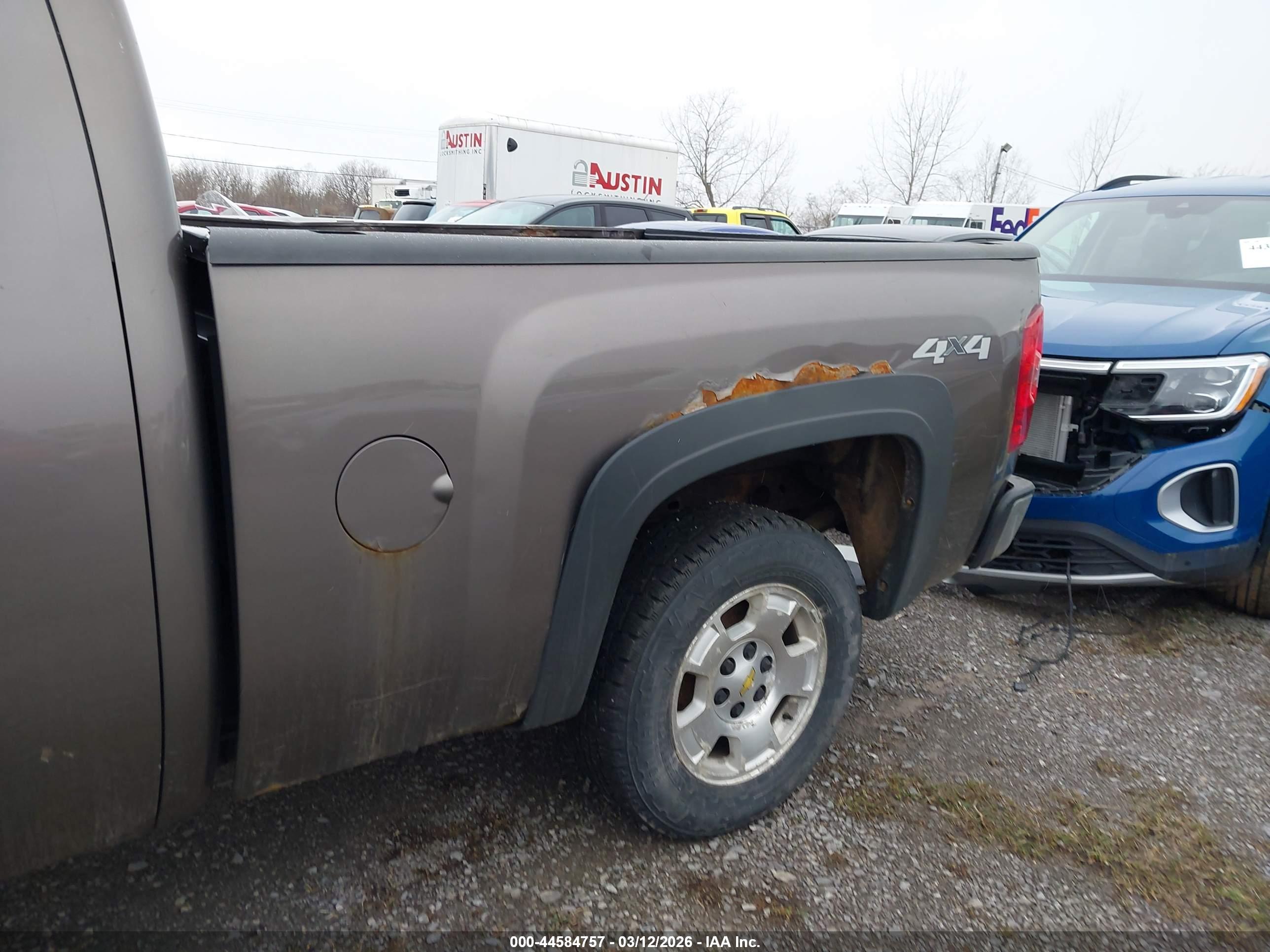 CHEVROLET SILVERADO image 6