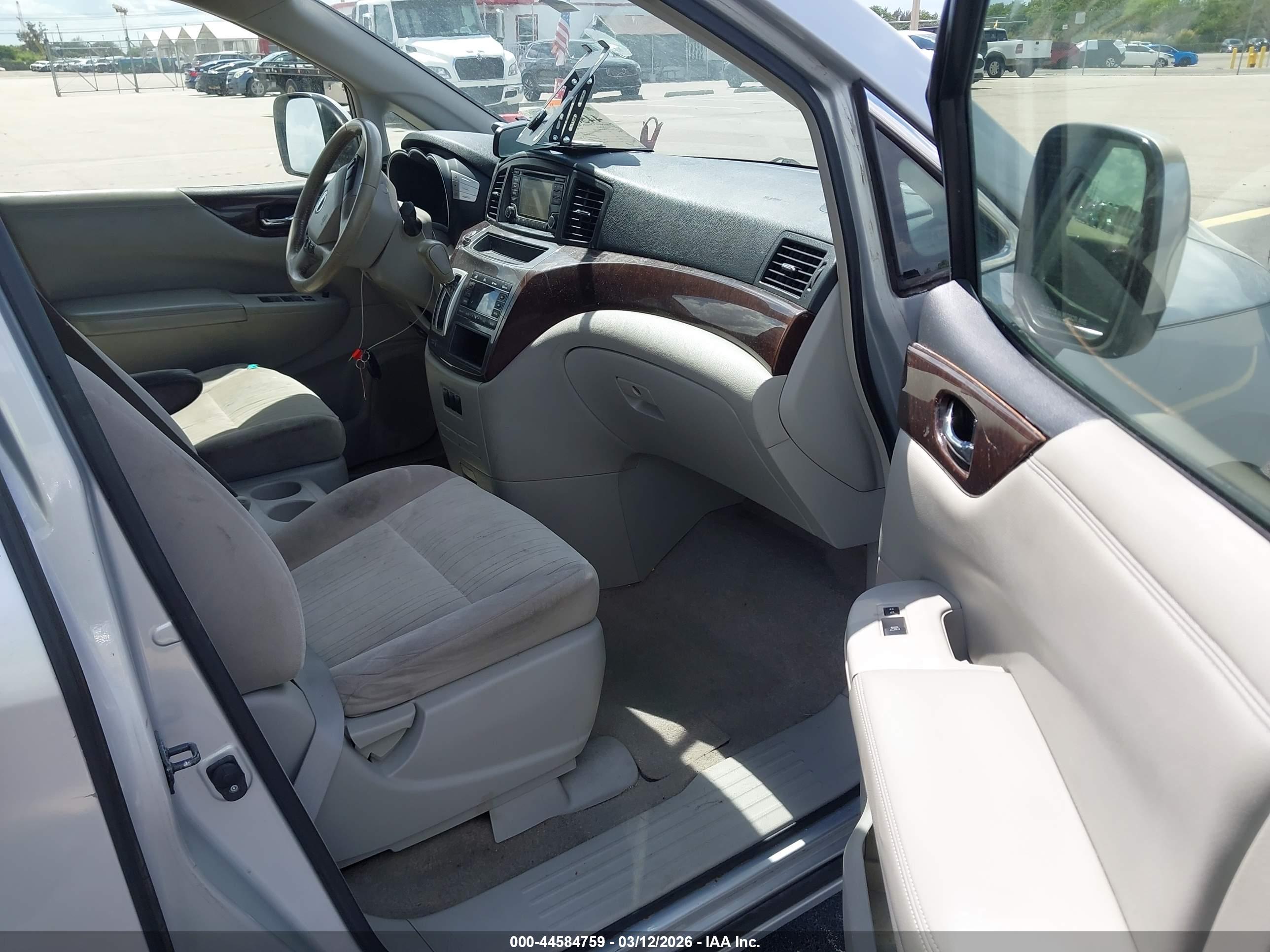 NISSAN QUEST image 5
