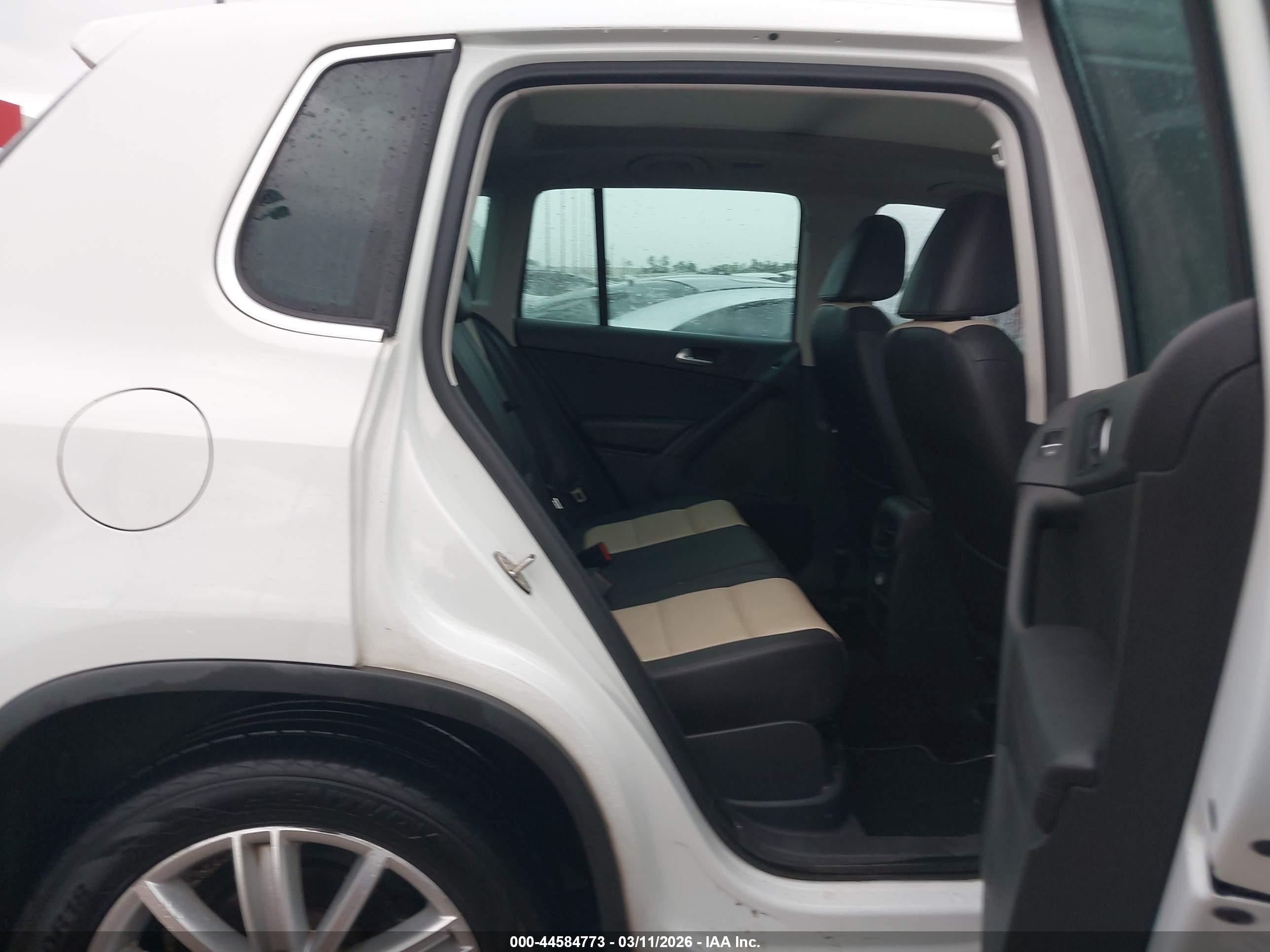 VOLKSWAGEN TIGUAN image 8