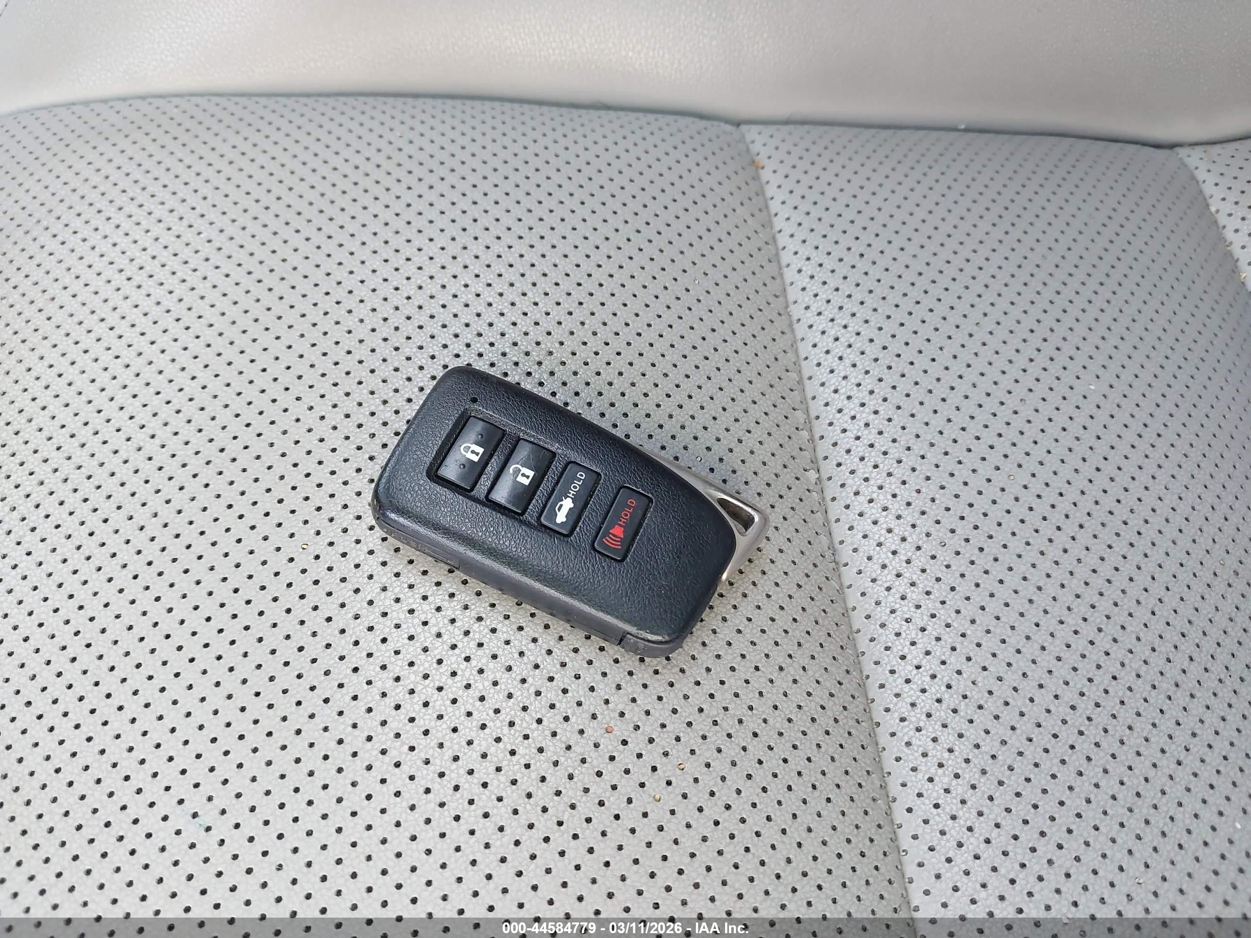 LEXUS IS image 11