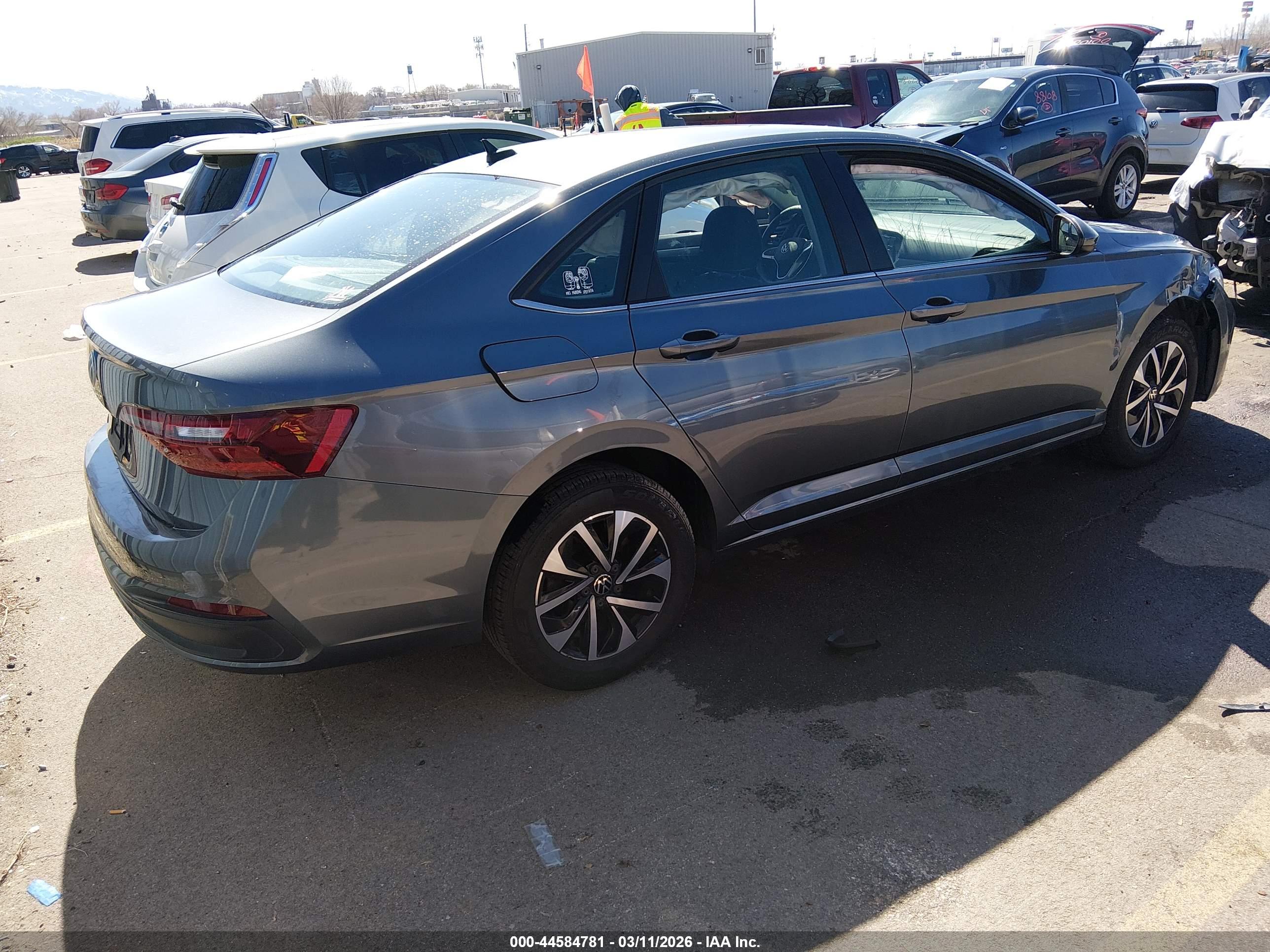 VOLKSWAGEN JETTA image 4