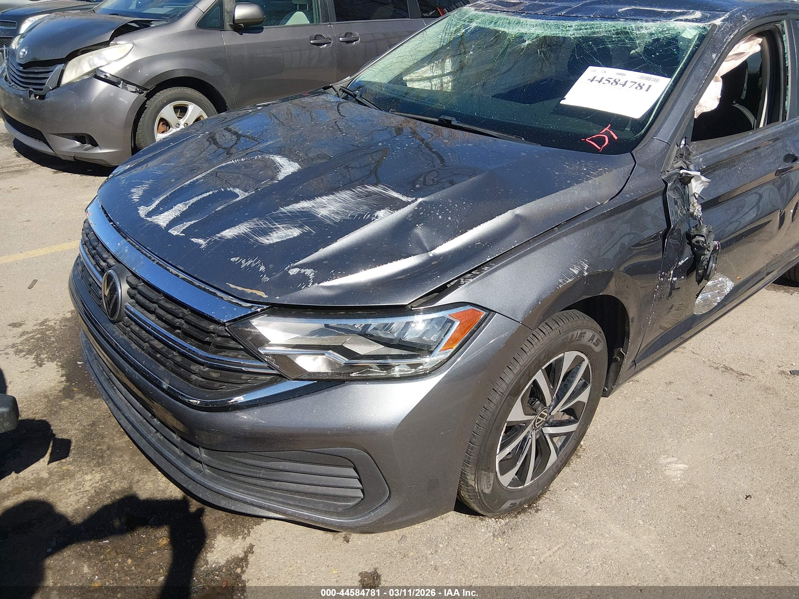 VOLKSWAGEN JETTA image 6