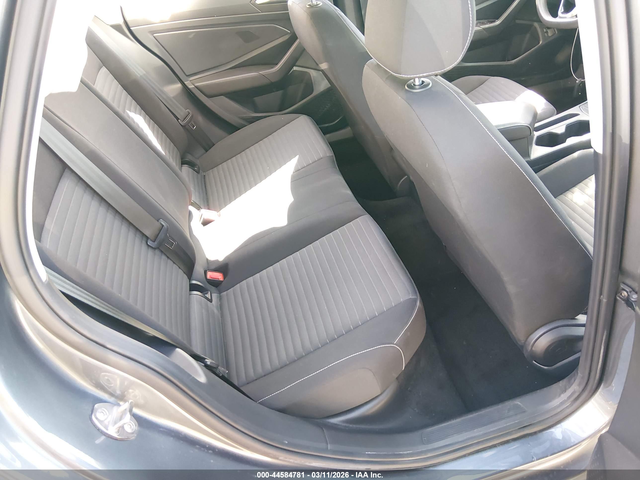 VOLKSWAGEN JETTA image 8