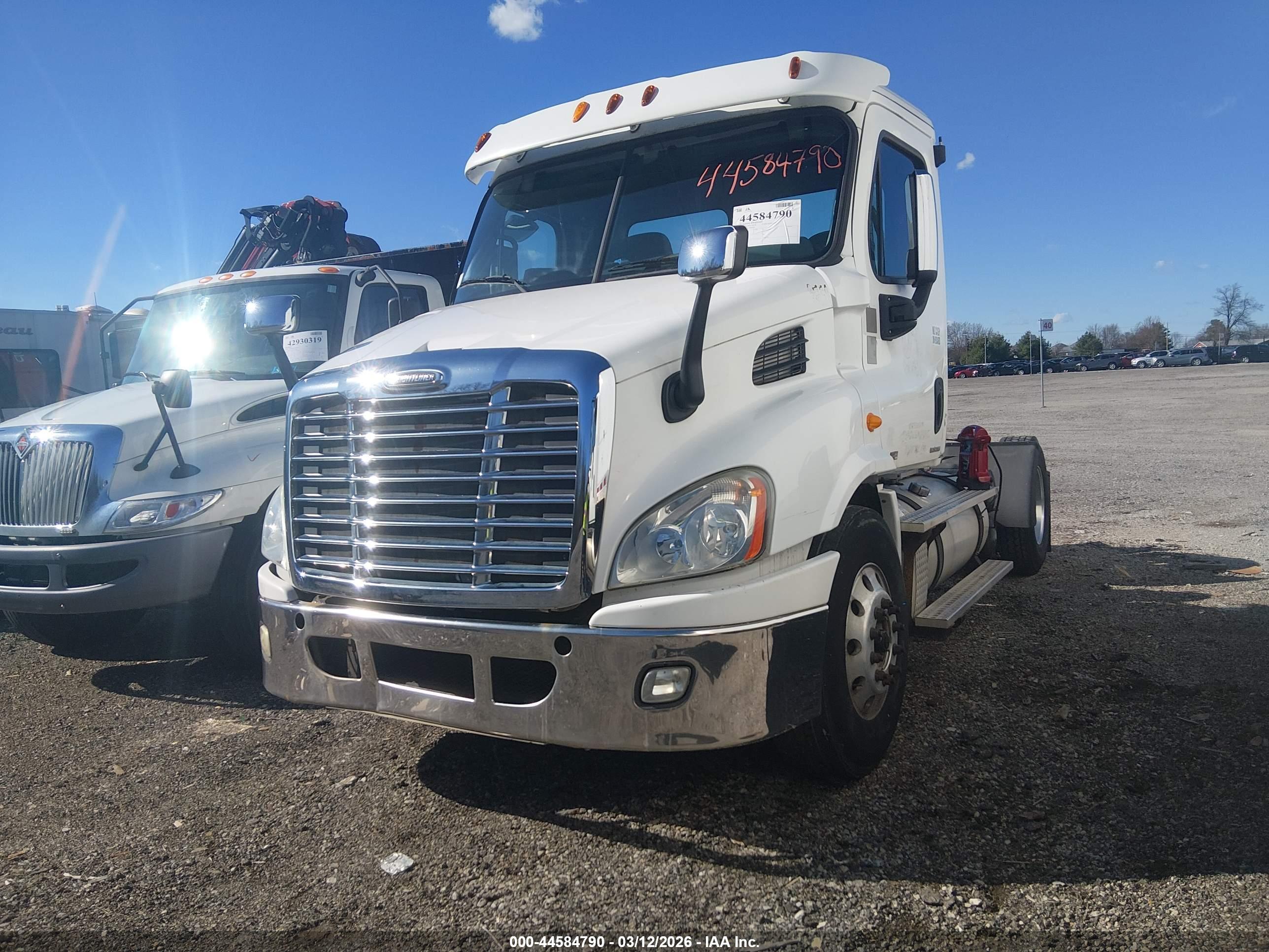 FREIGHTLINER CASCADIA image 2