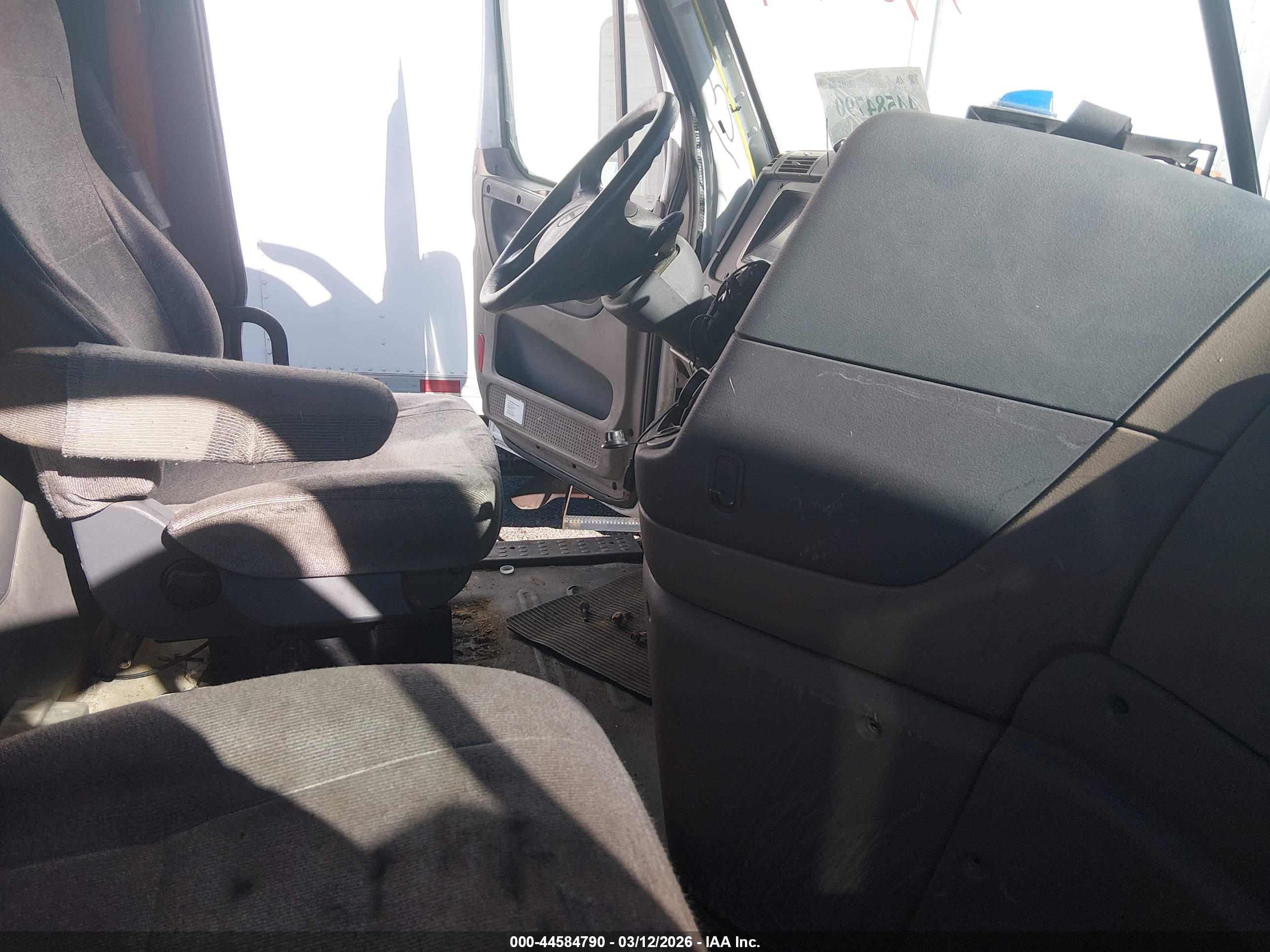FREIGHTLINER CASCADIA image 8