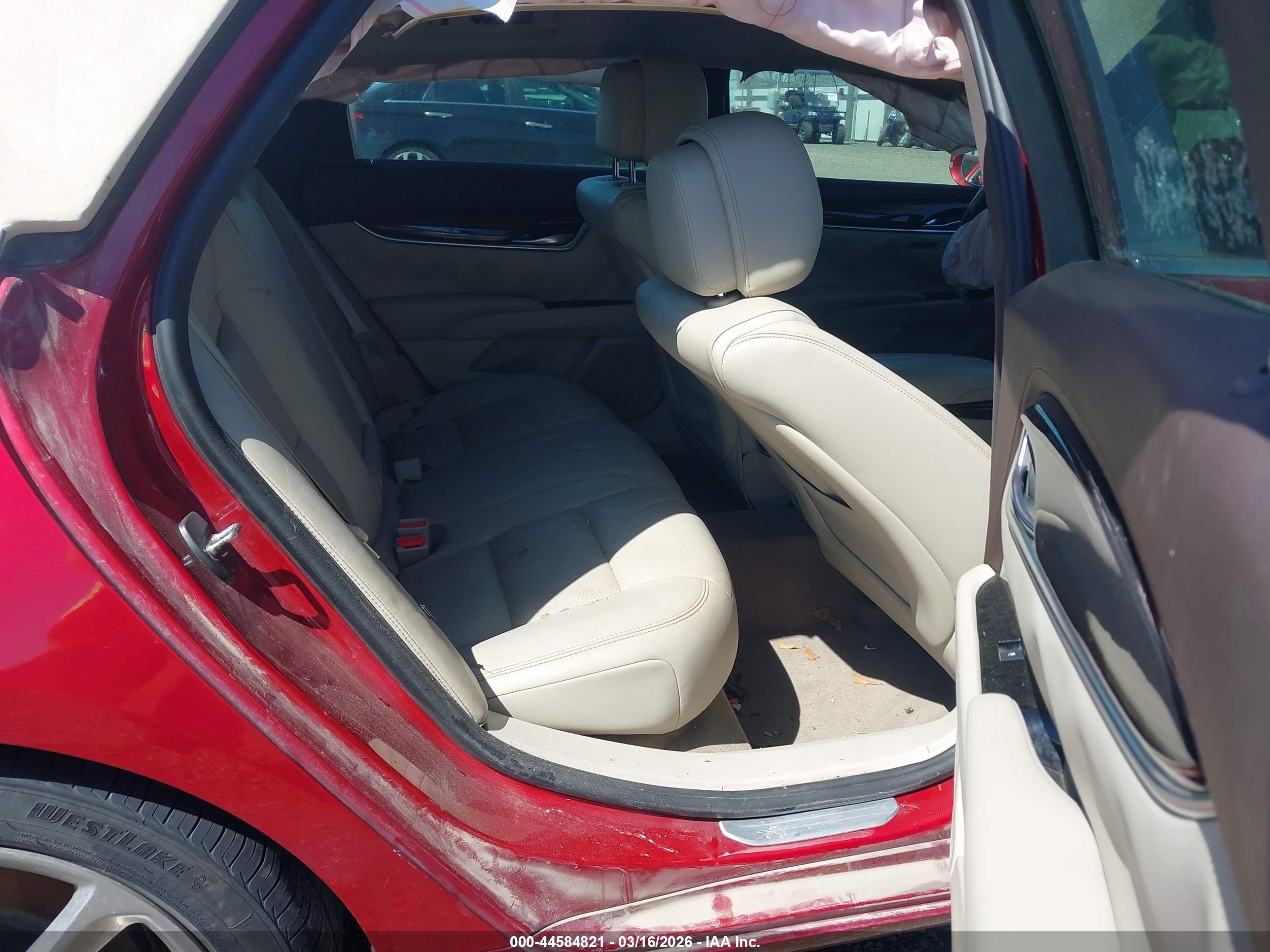 CADILLAC XTS image 8