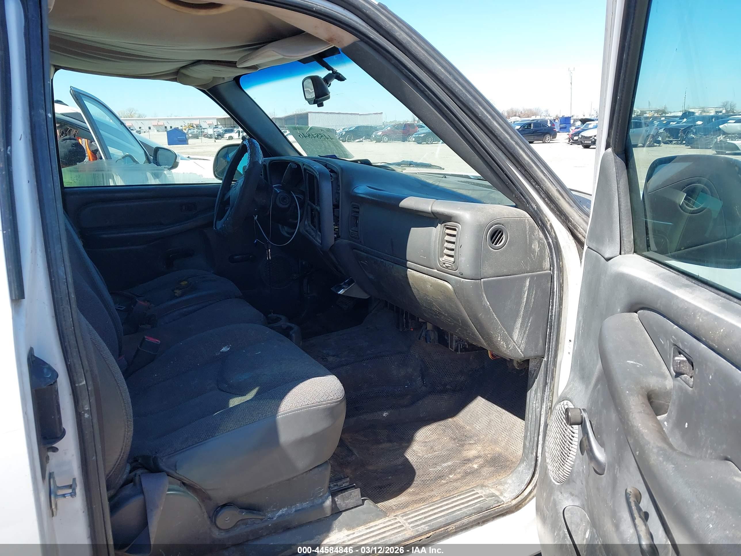 CHEVROLET SILVERADO image 5