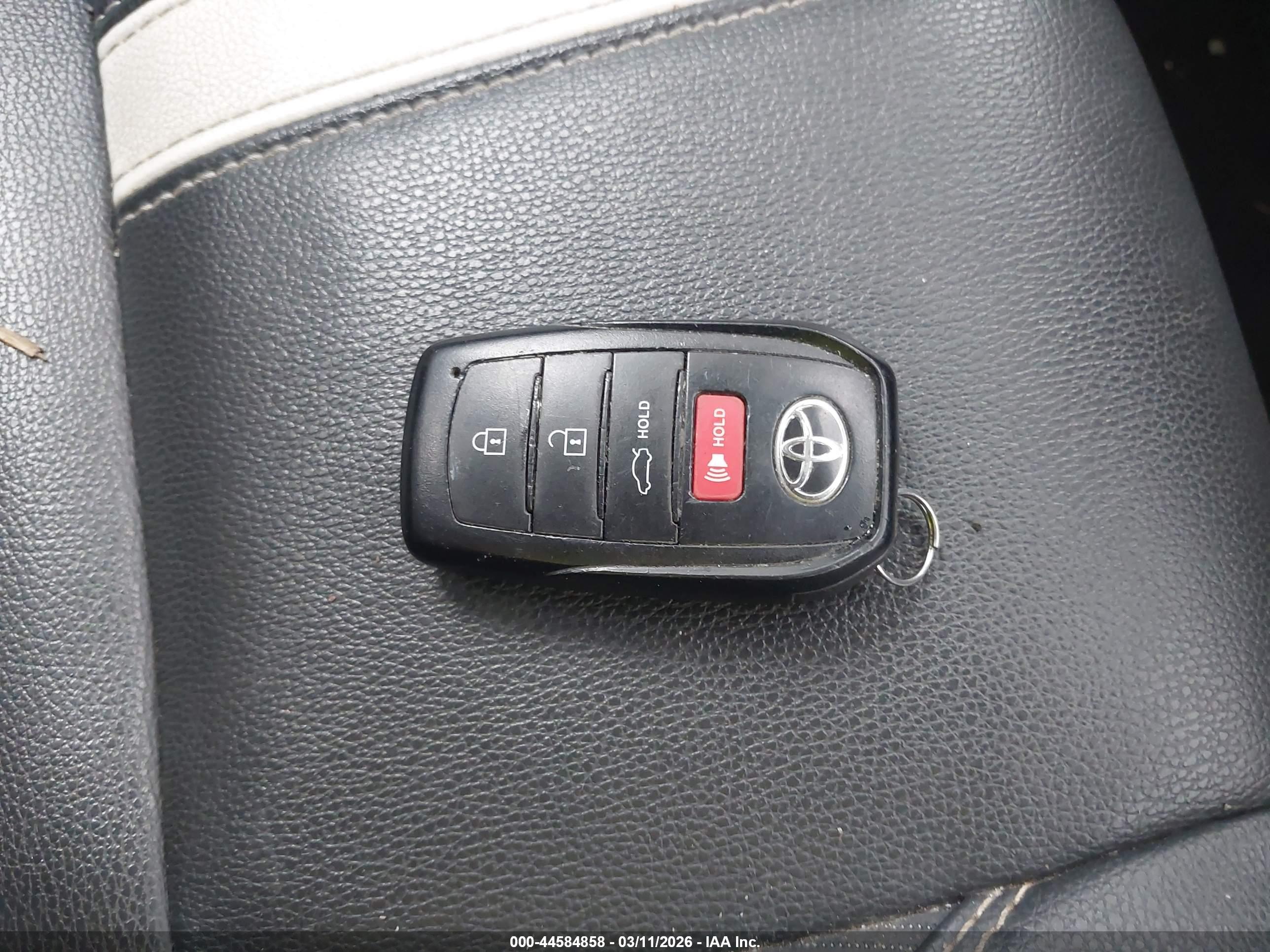 TOYOTA CAMRY image 11