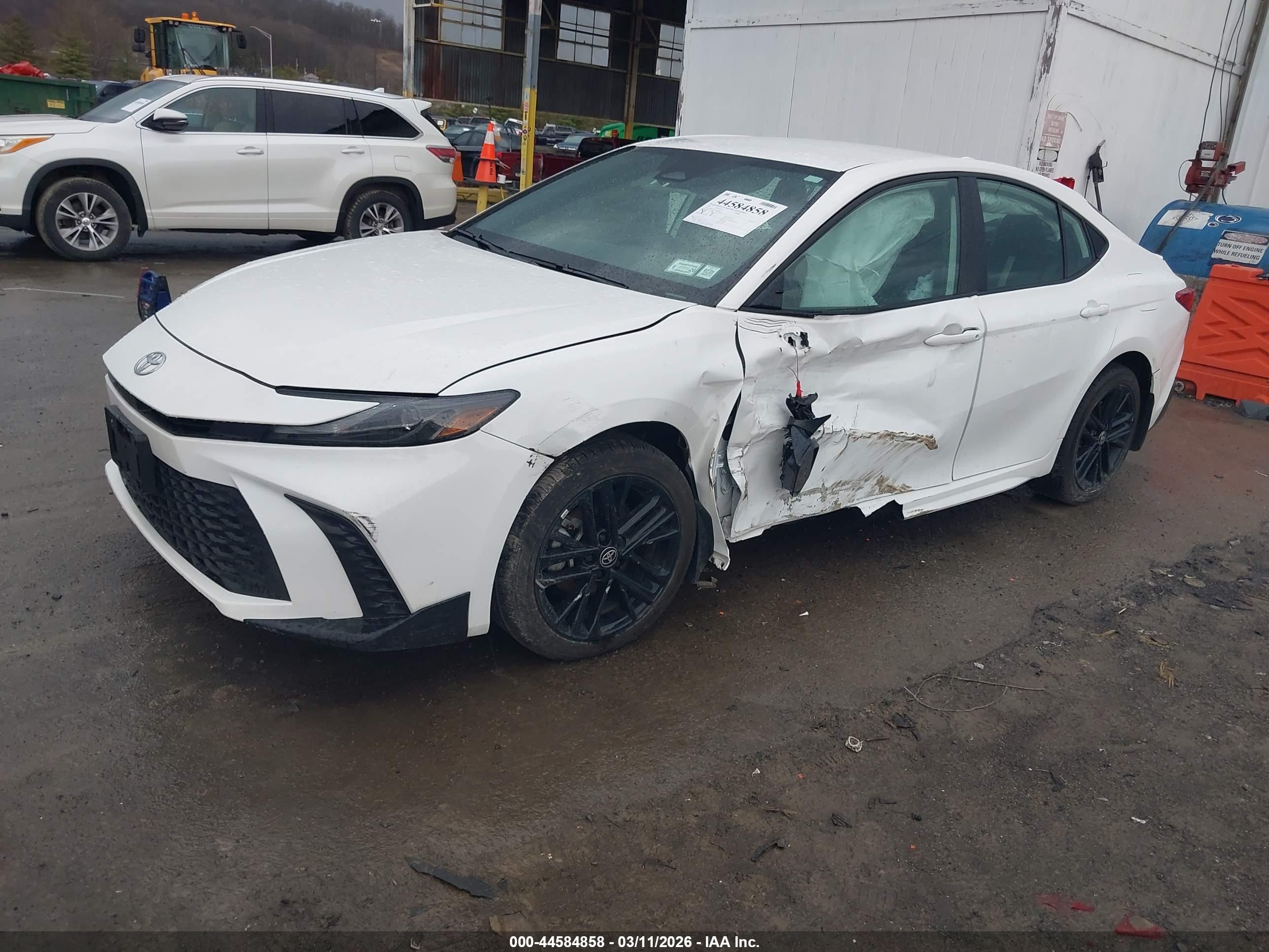 TOYOTA CAMRY image 2