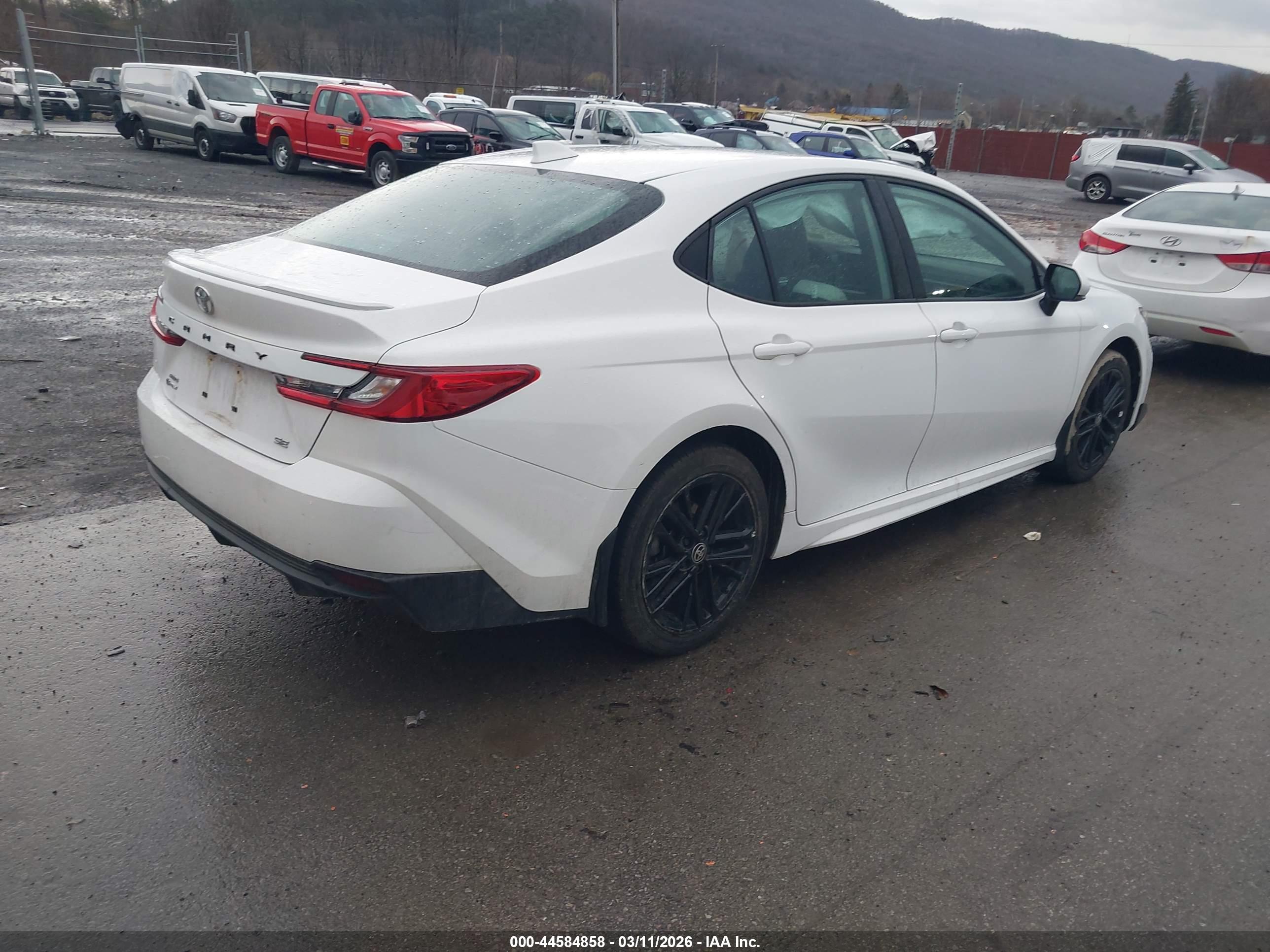 TOYOTA CAMRY image 4