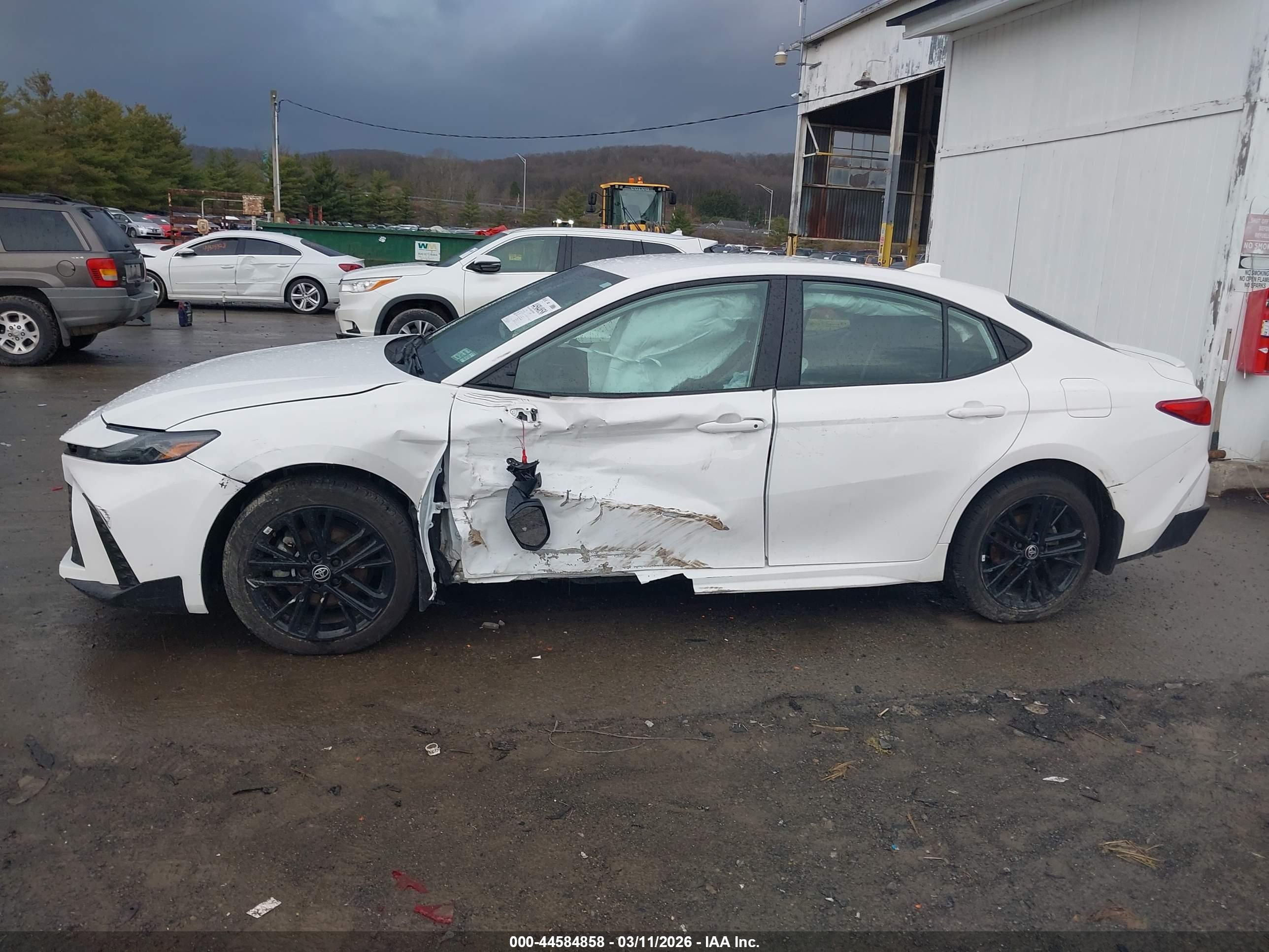 TOYOTA CAMRY image 6