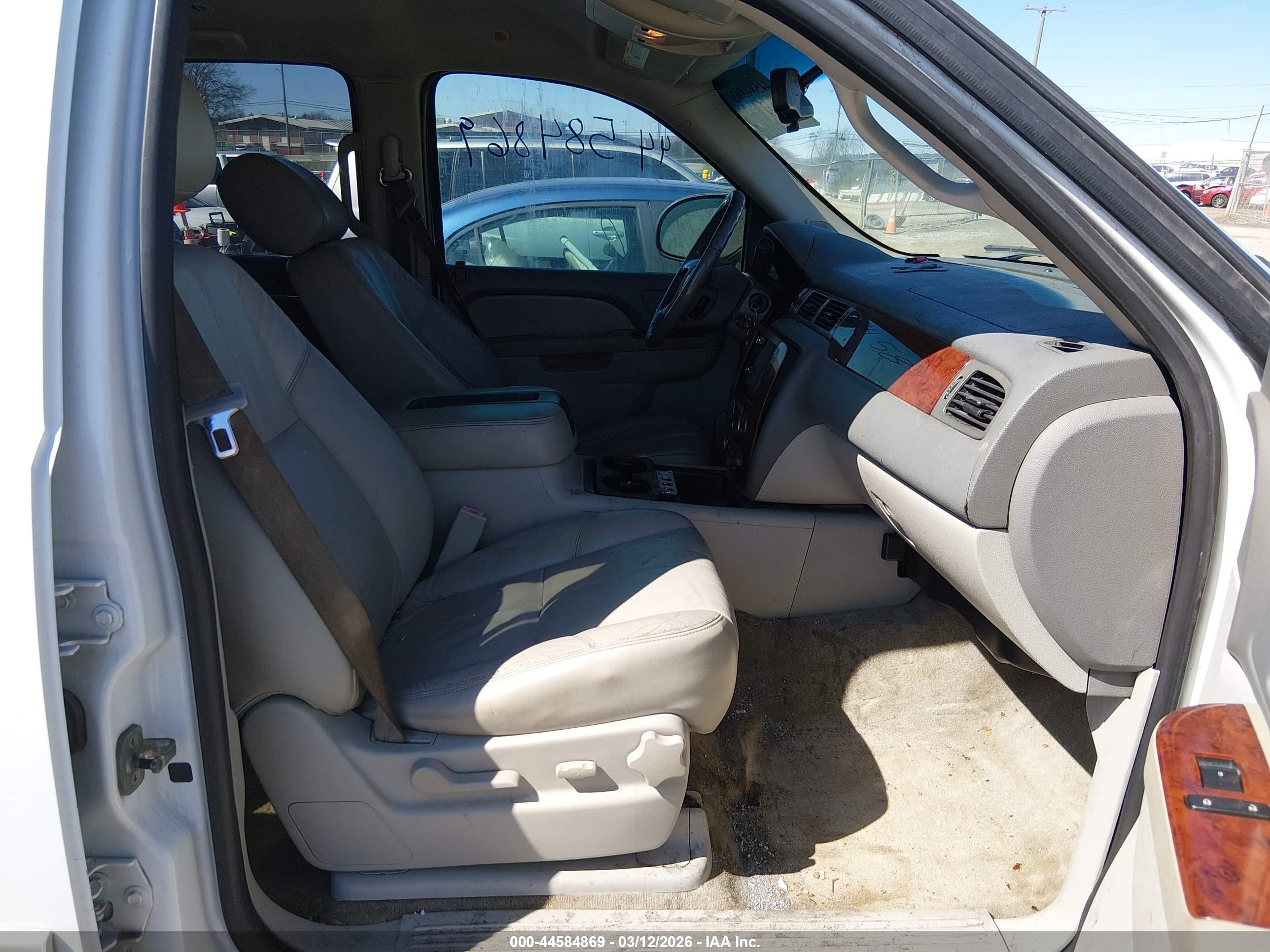 CHEVROLET TAHOE image 5