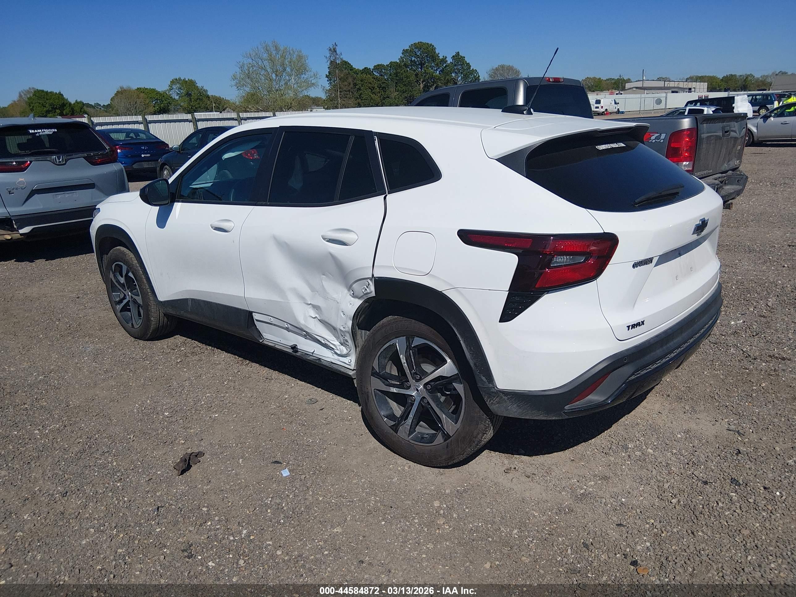 CHEVROLET TRAX image 3