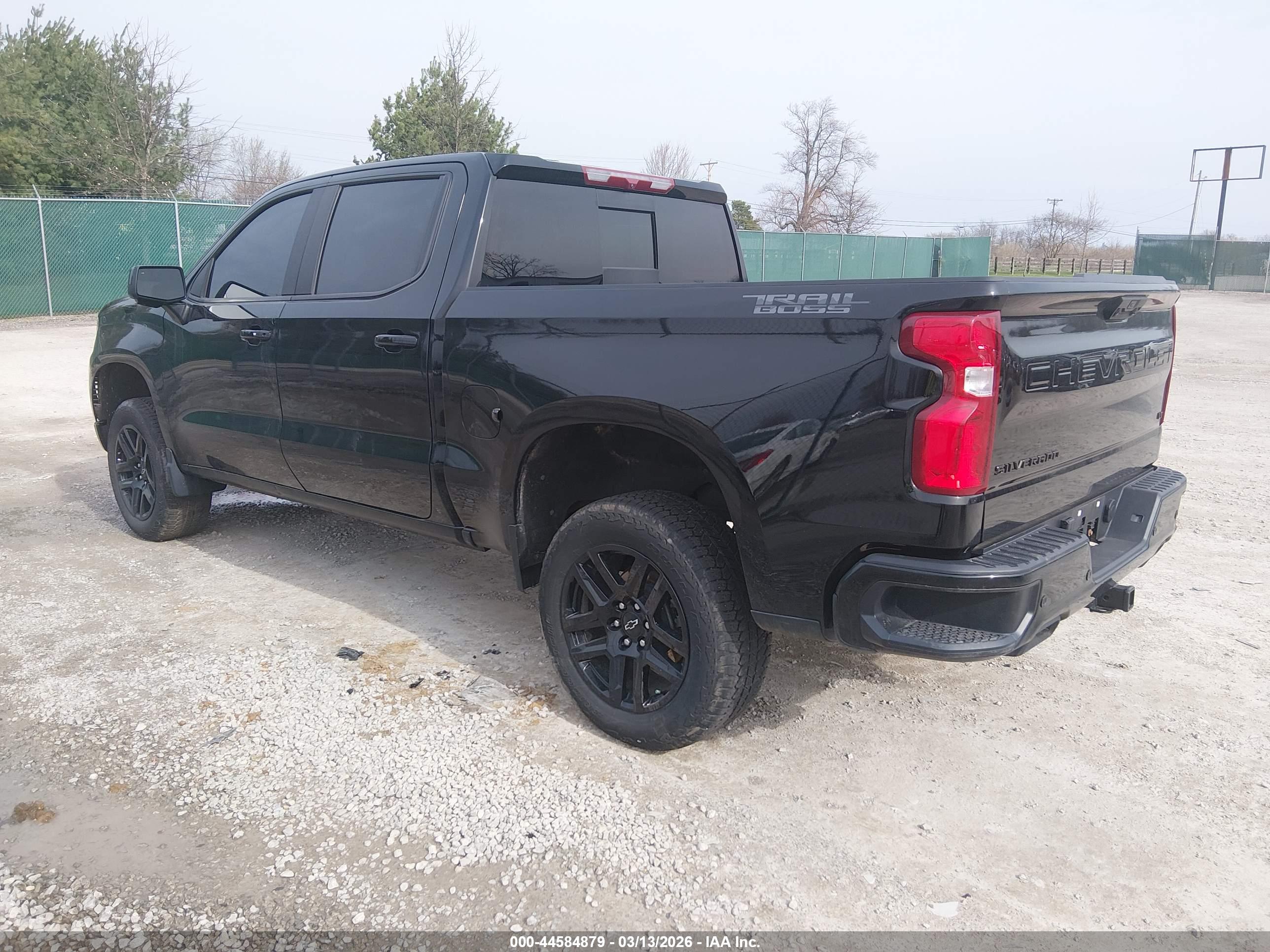 CHEVROLET SILVERADO image 3