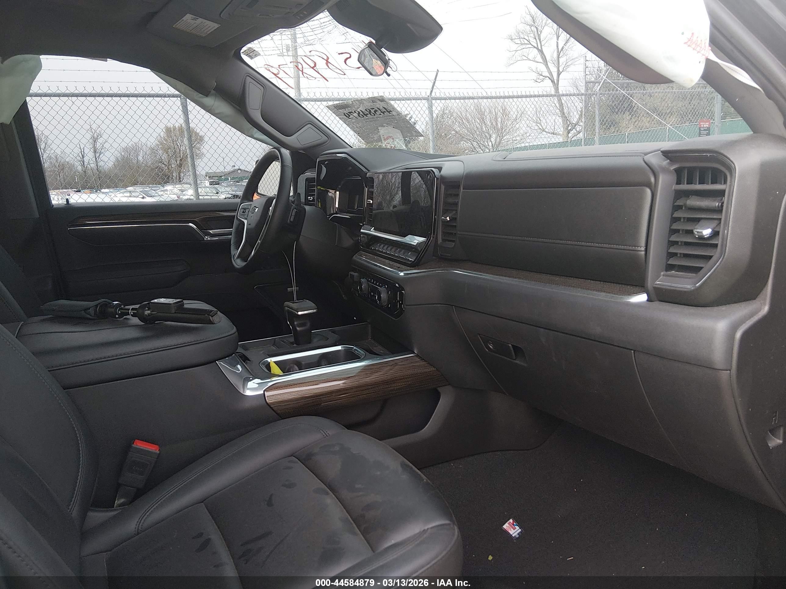CHEVROLET SILVERADO image 5