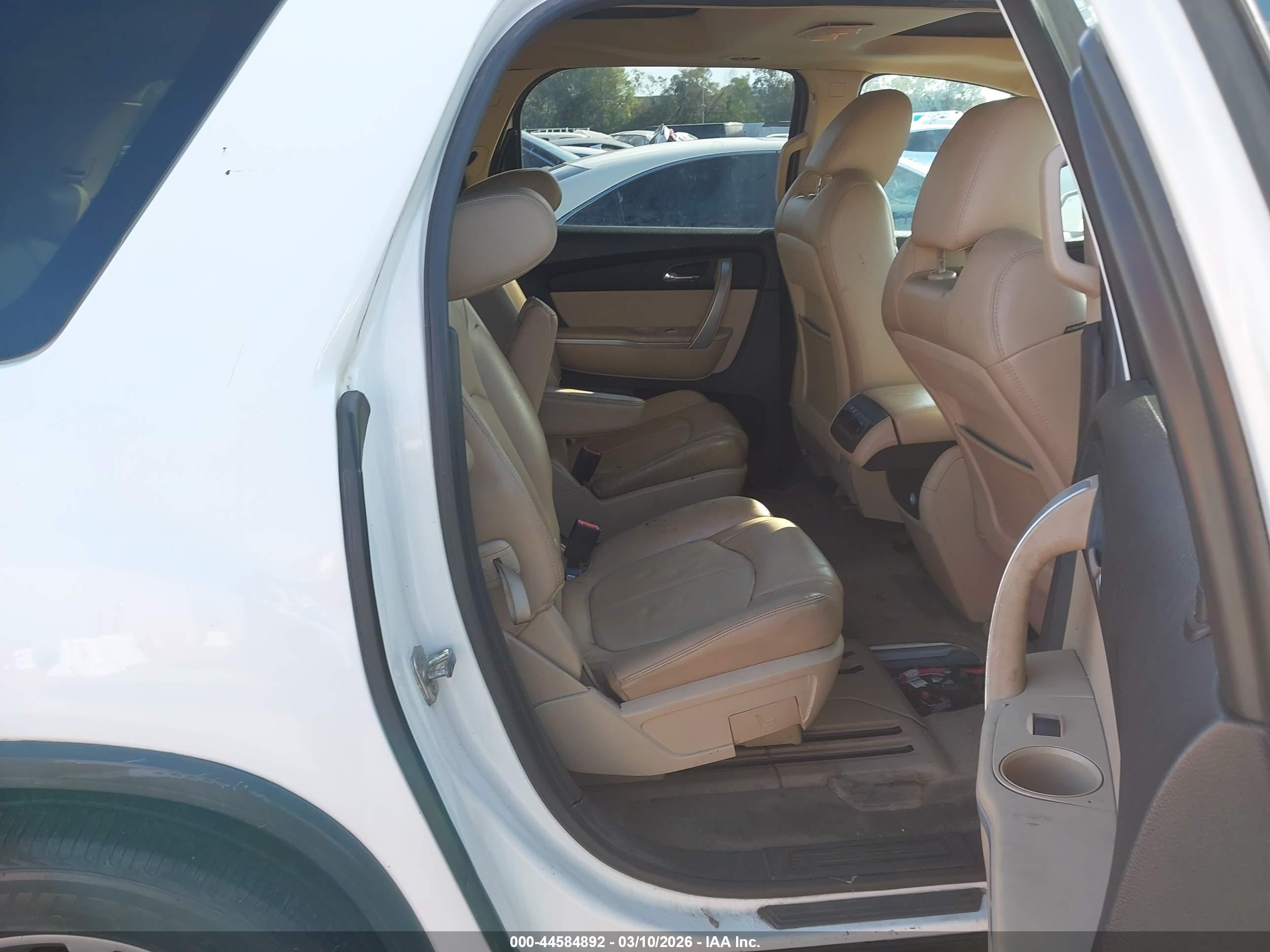 GMC ACADIA image 8