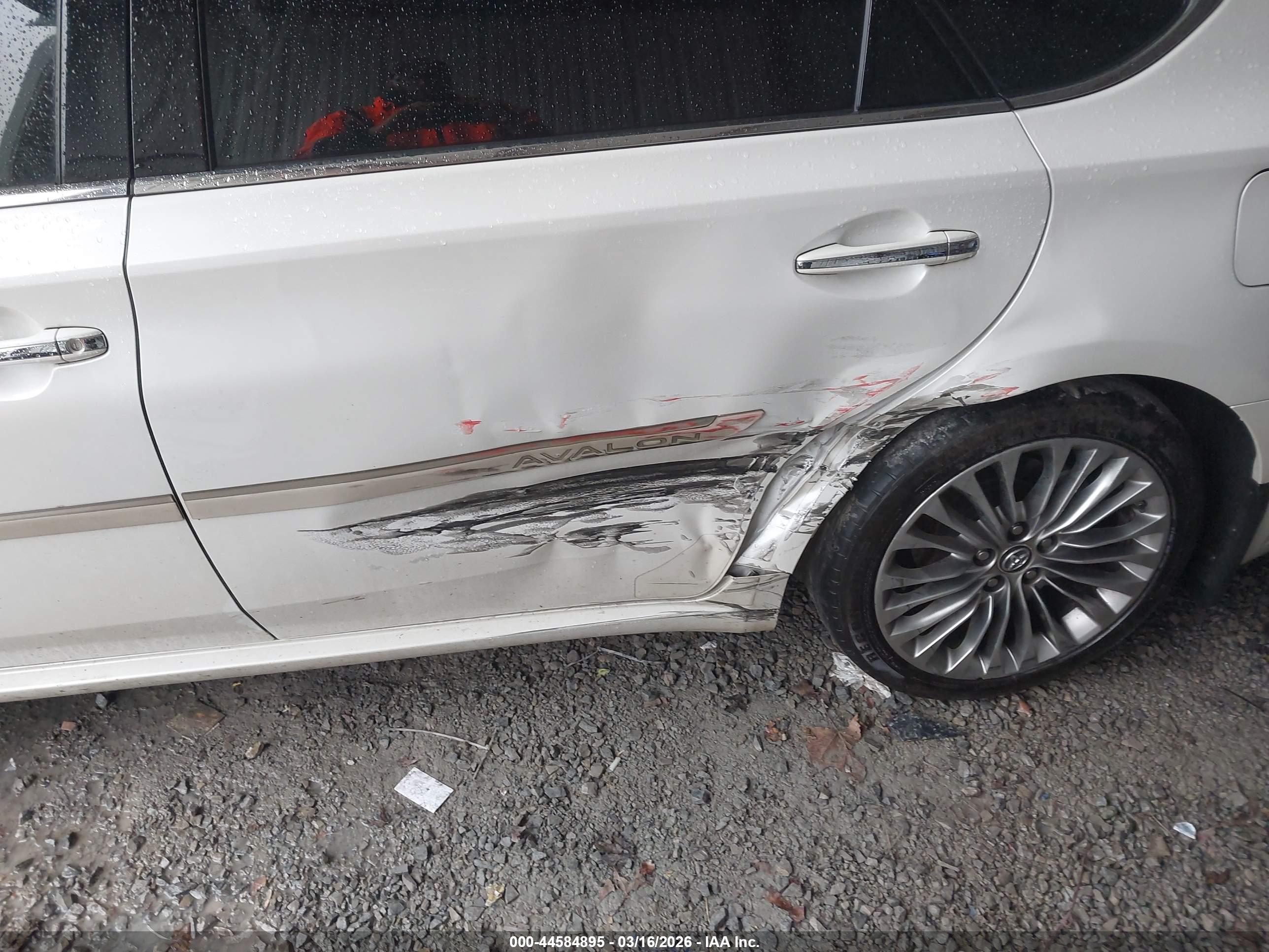 TOYOTA AVALON image 6