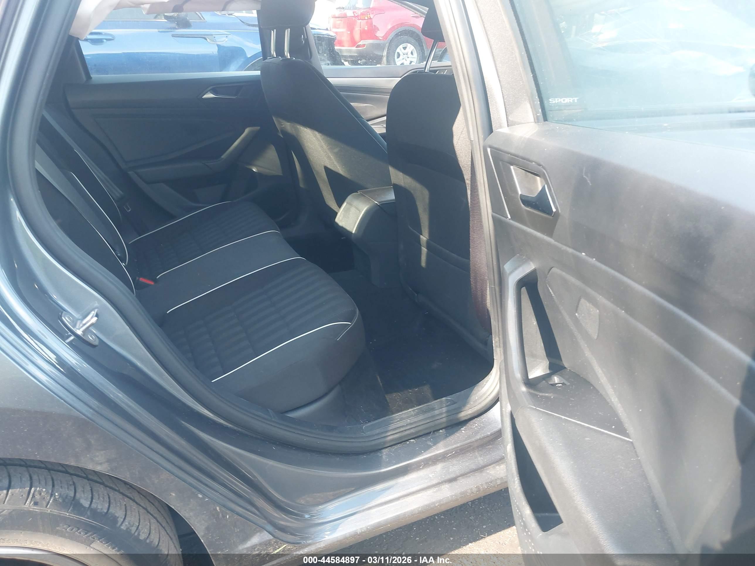 VOLKSWAGEN JETTA image 8