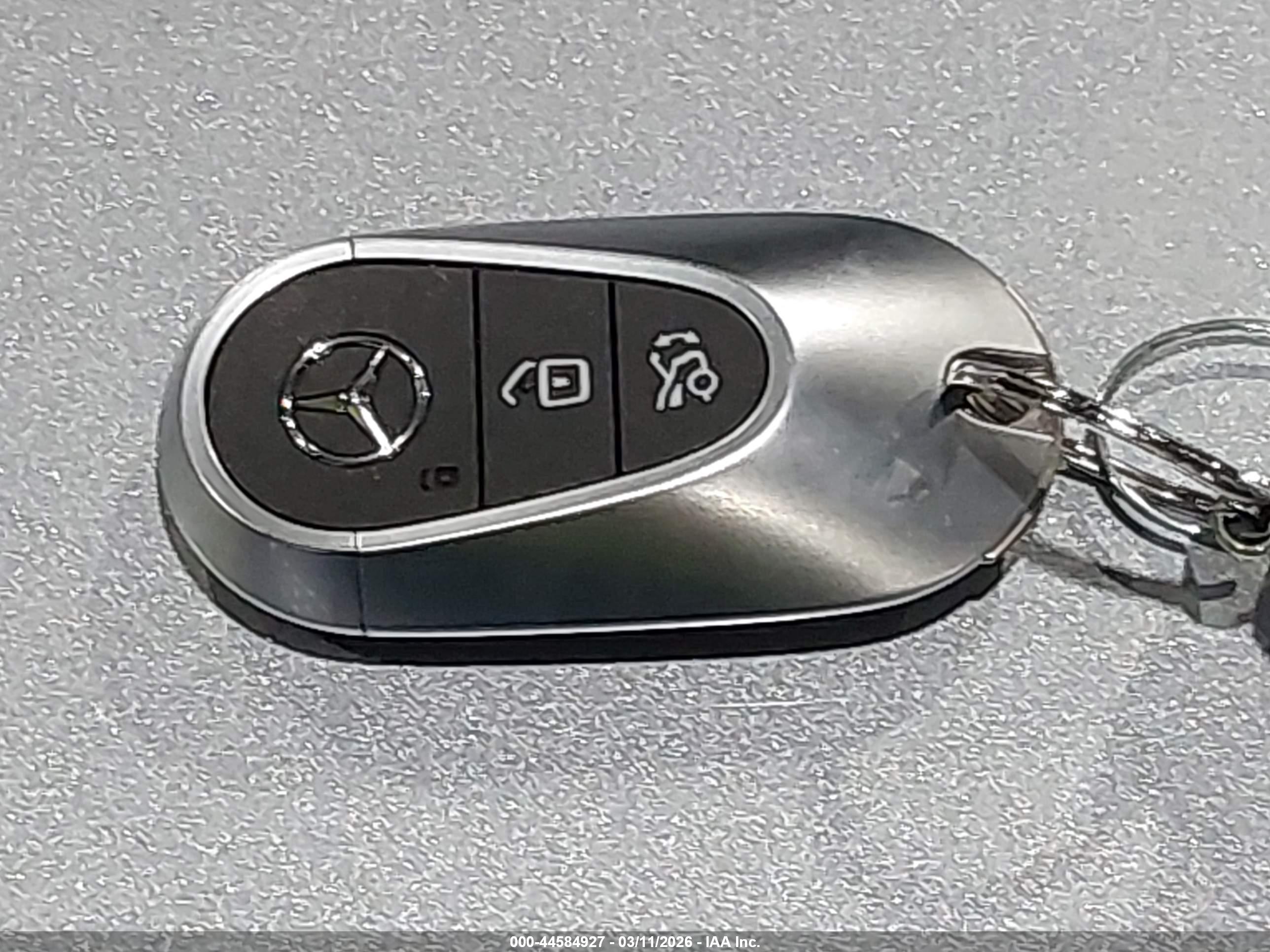 MERCEDES-BENZ GLC image 11