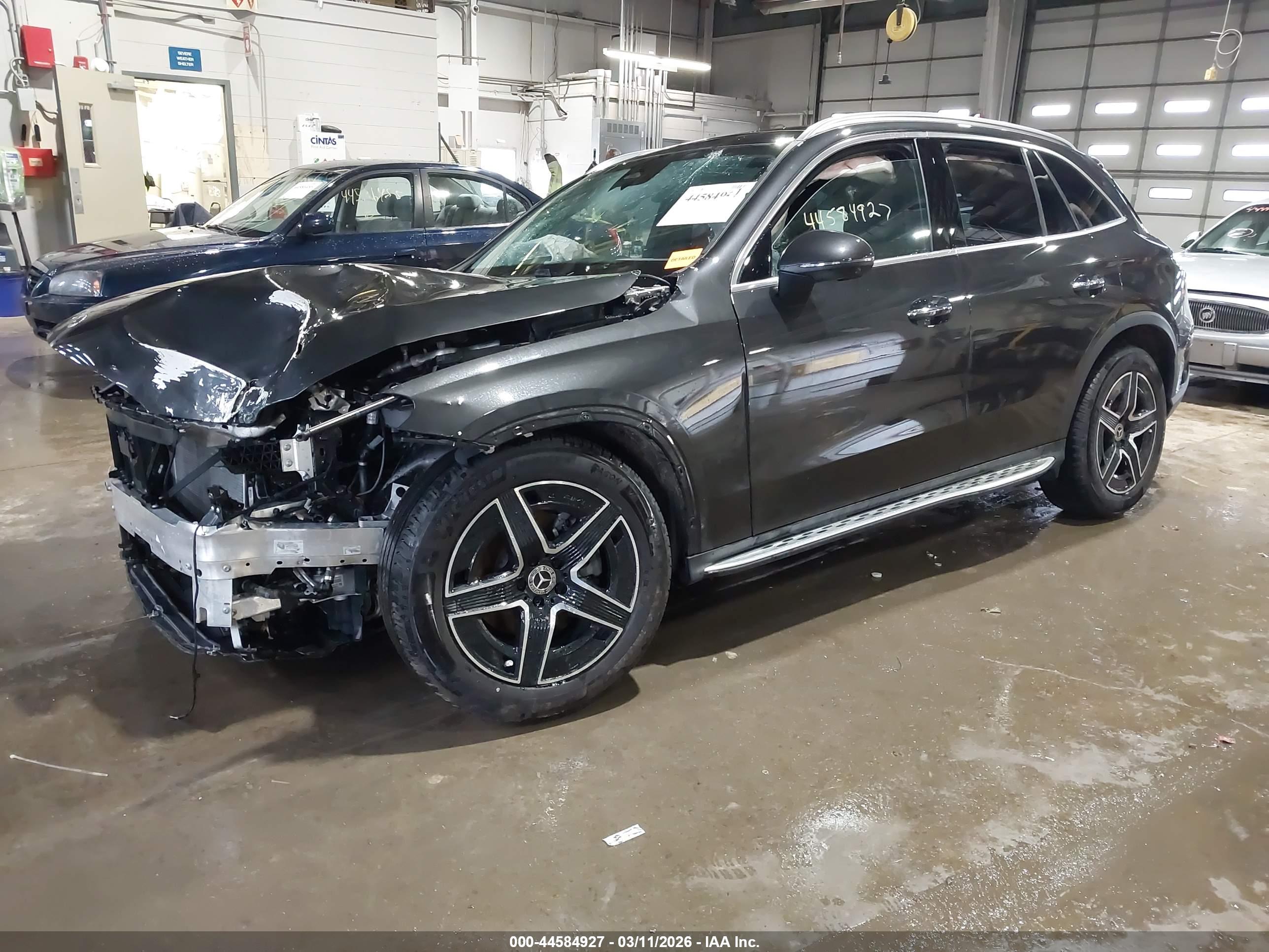 MERCEDES-BENZ GLC image 2