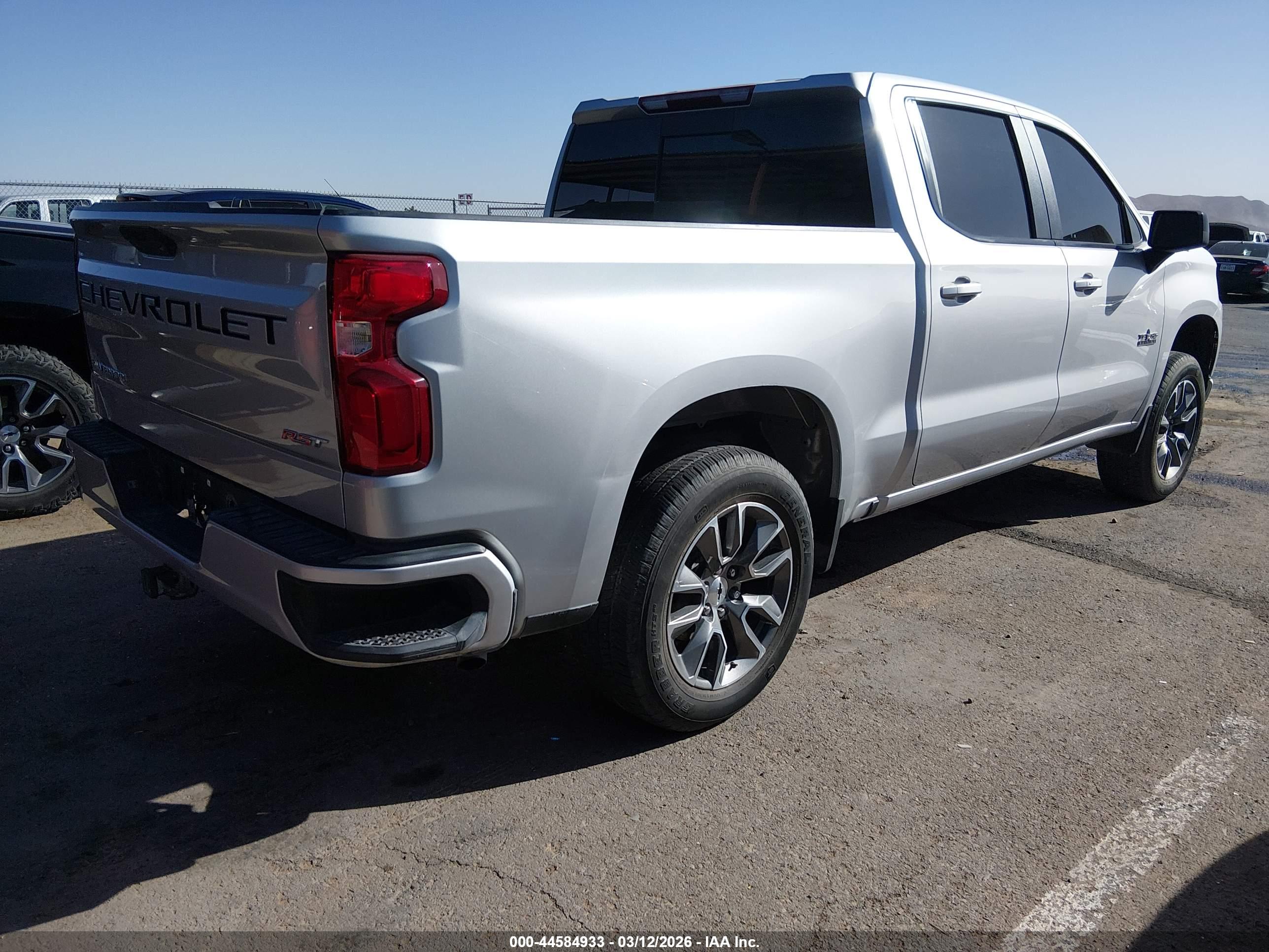 CHEVROLET SILVERADO image 4