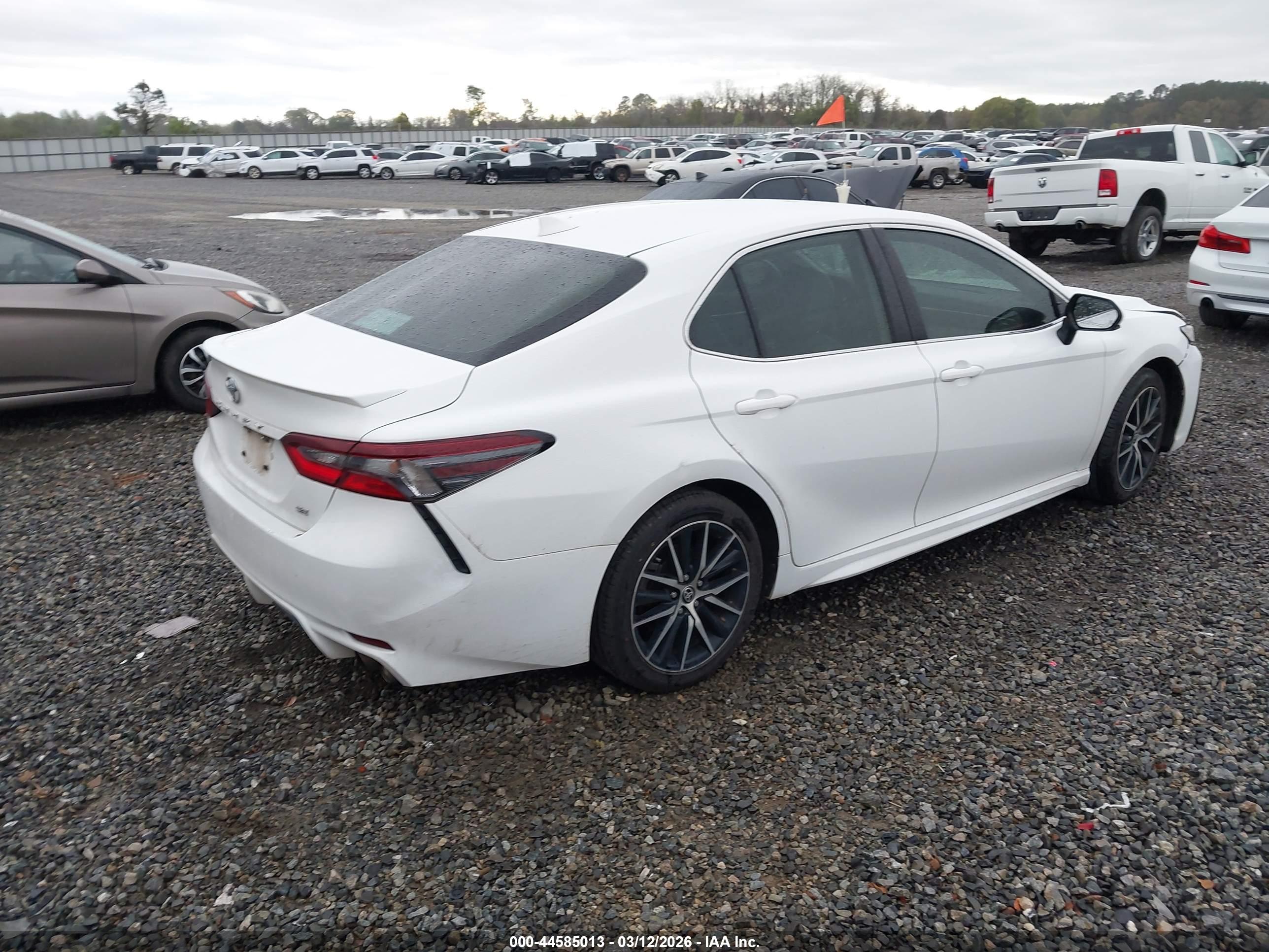TOYOTA CAMRY image 4