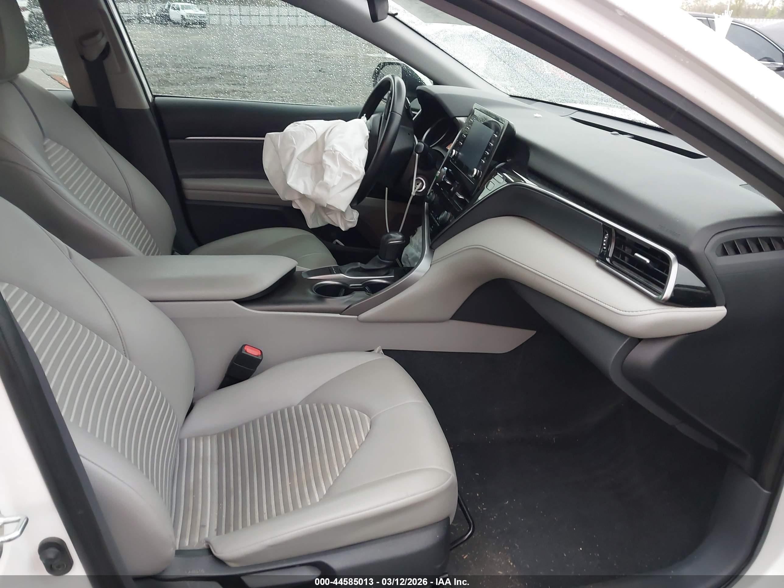 TOYOTA CAMRY image 5