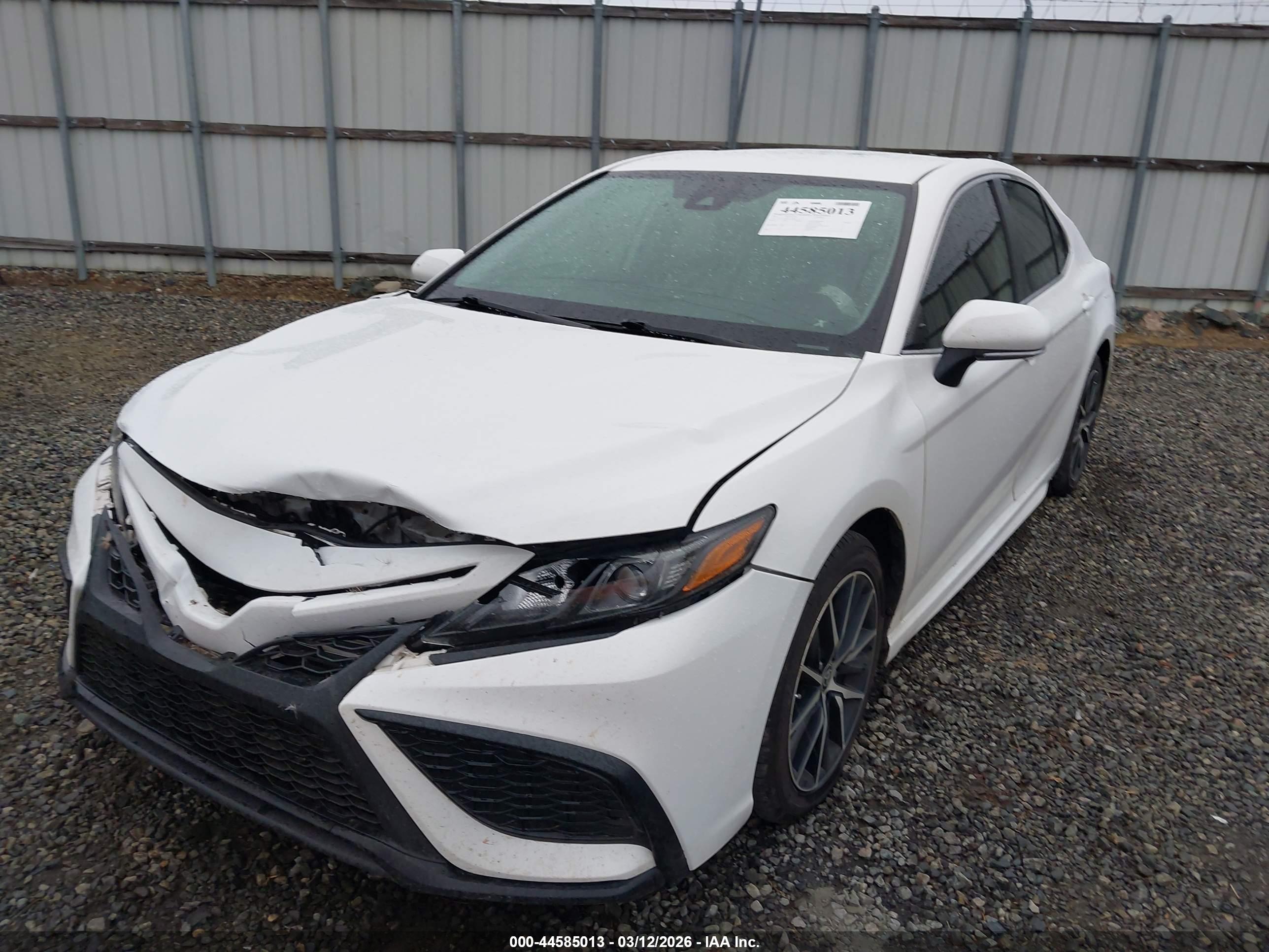 TOYOTA CAMRY image 6