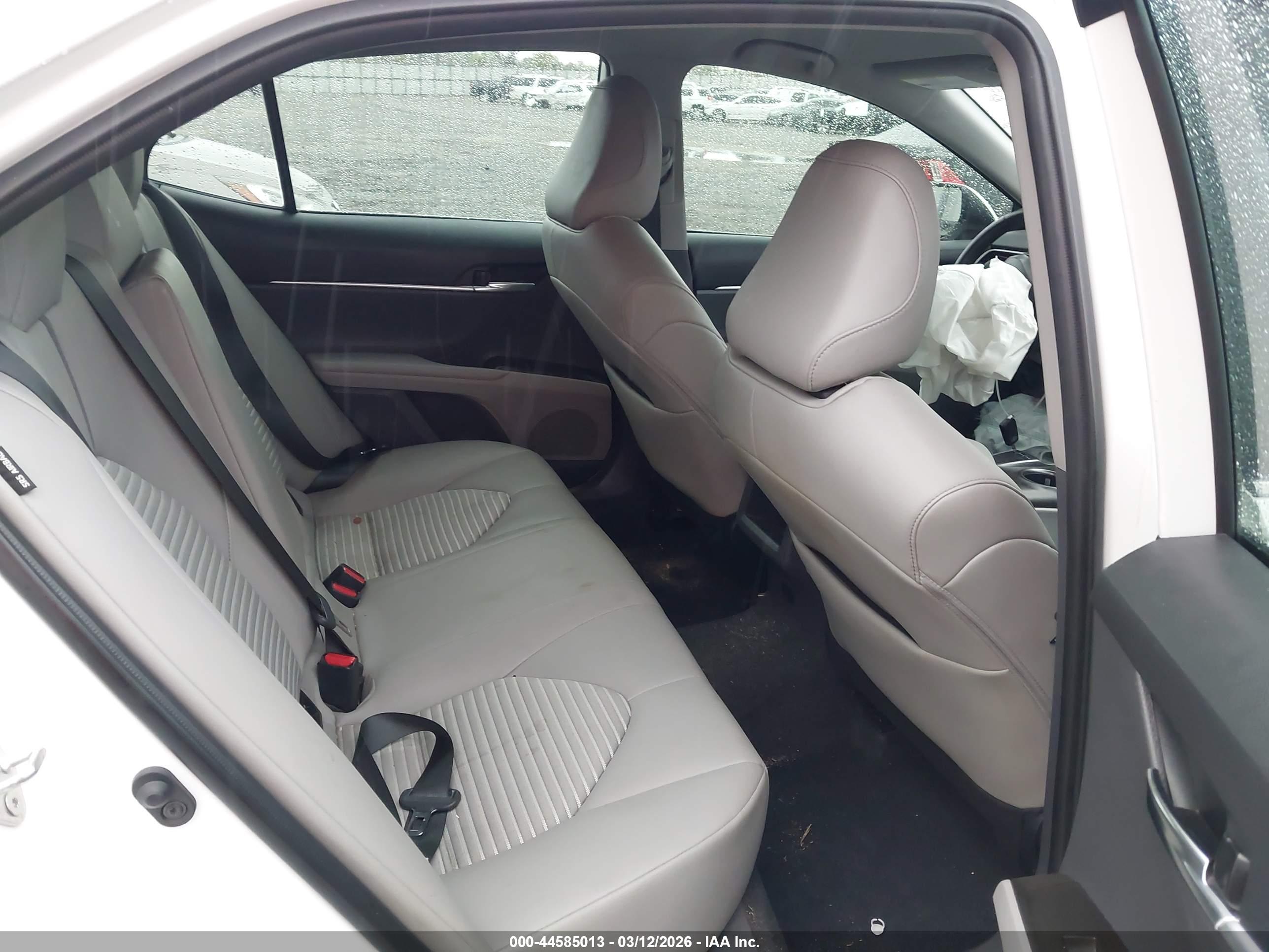 TOYOTA CAMRY image 8