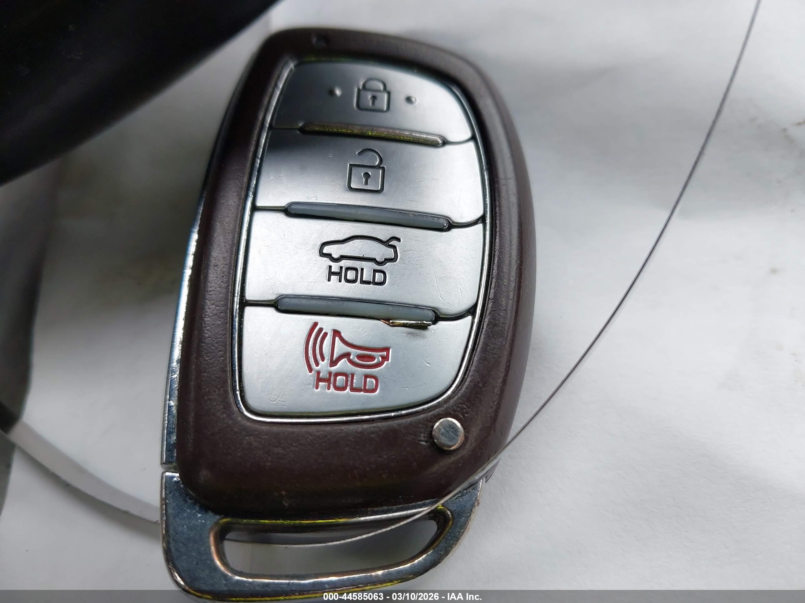 HYUNDAI ELANTRA image 11