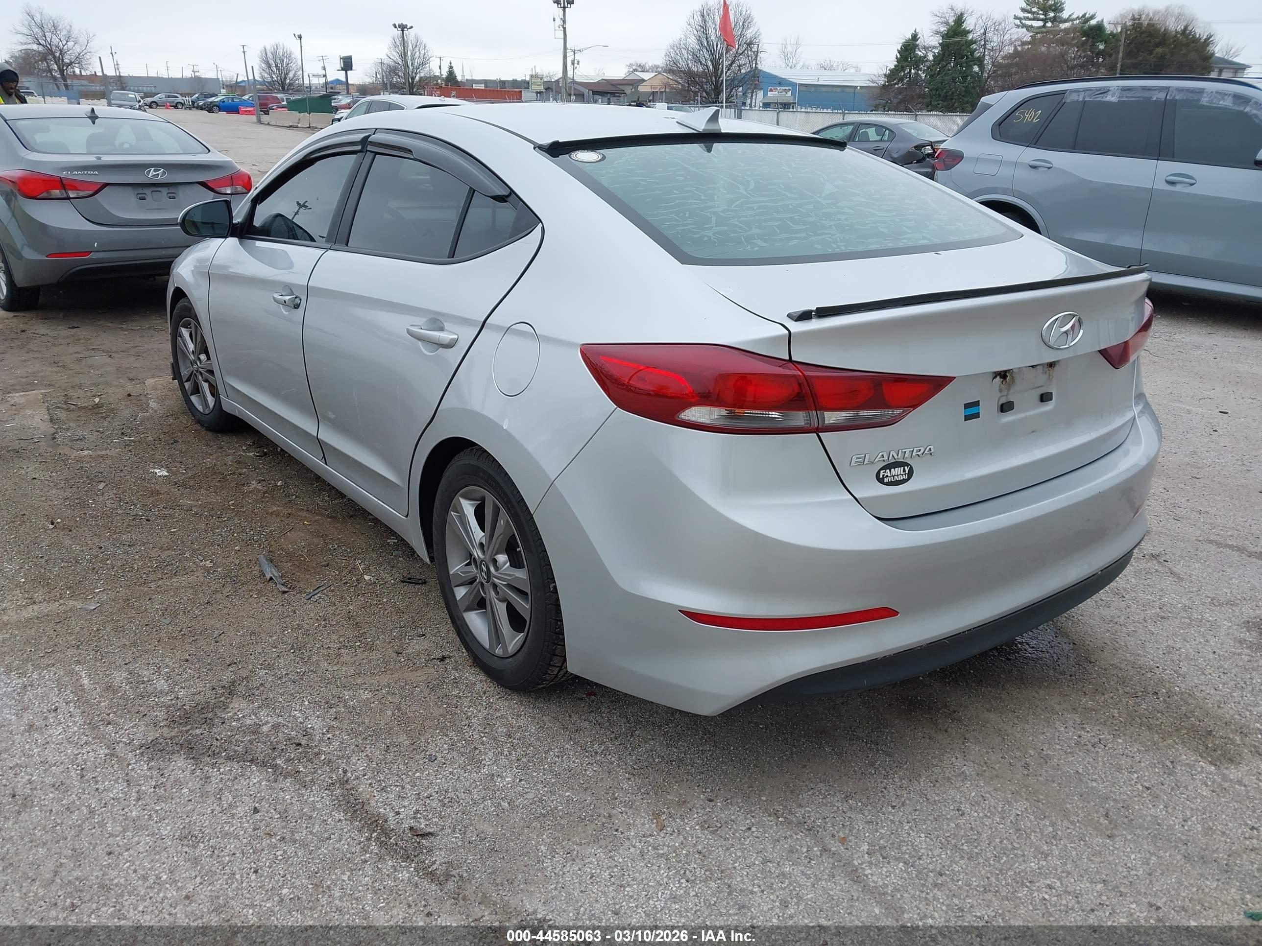 HYUNDAI ELANTRA image 3