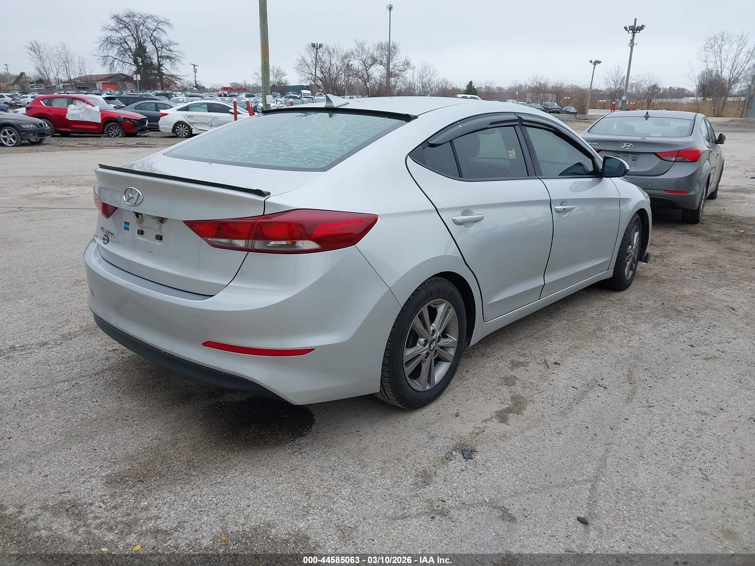 HYUNDAI ELANTRA image 4