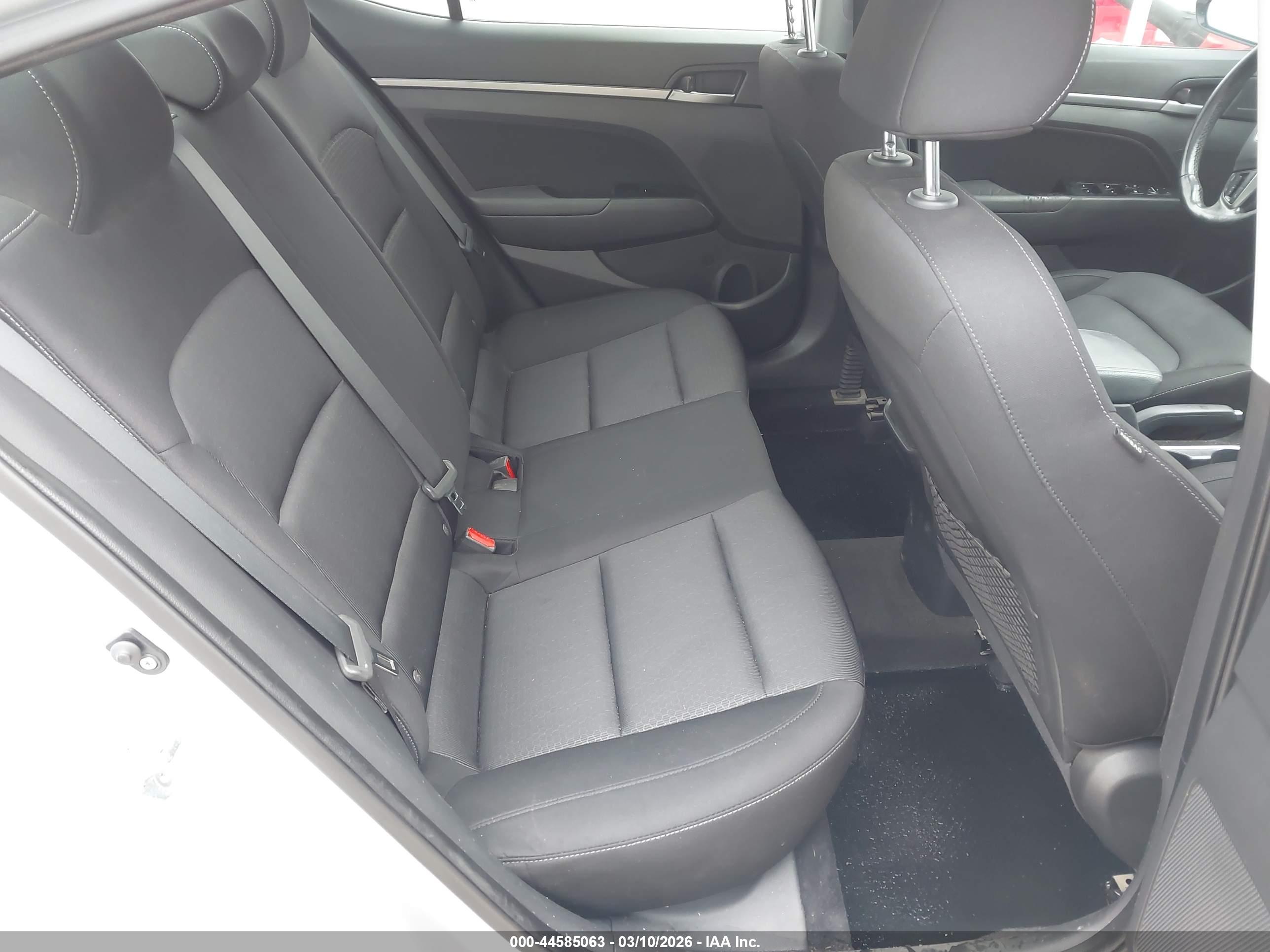 HYUNDAI ELANTRA image 8