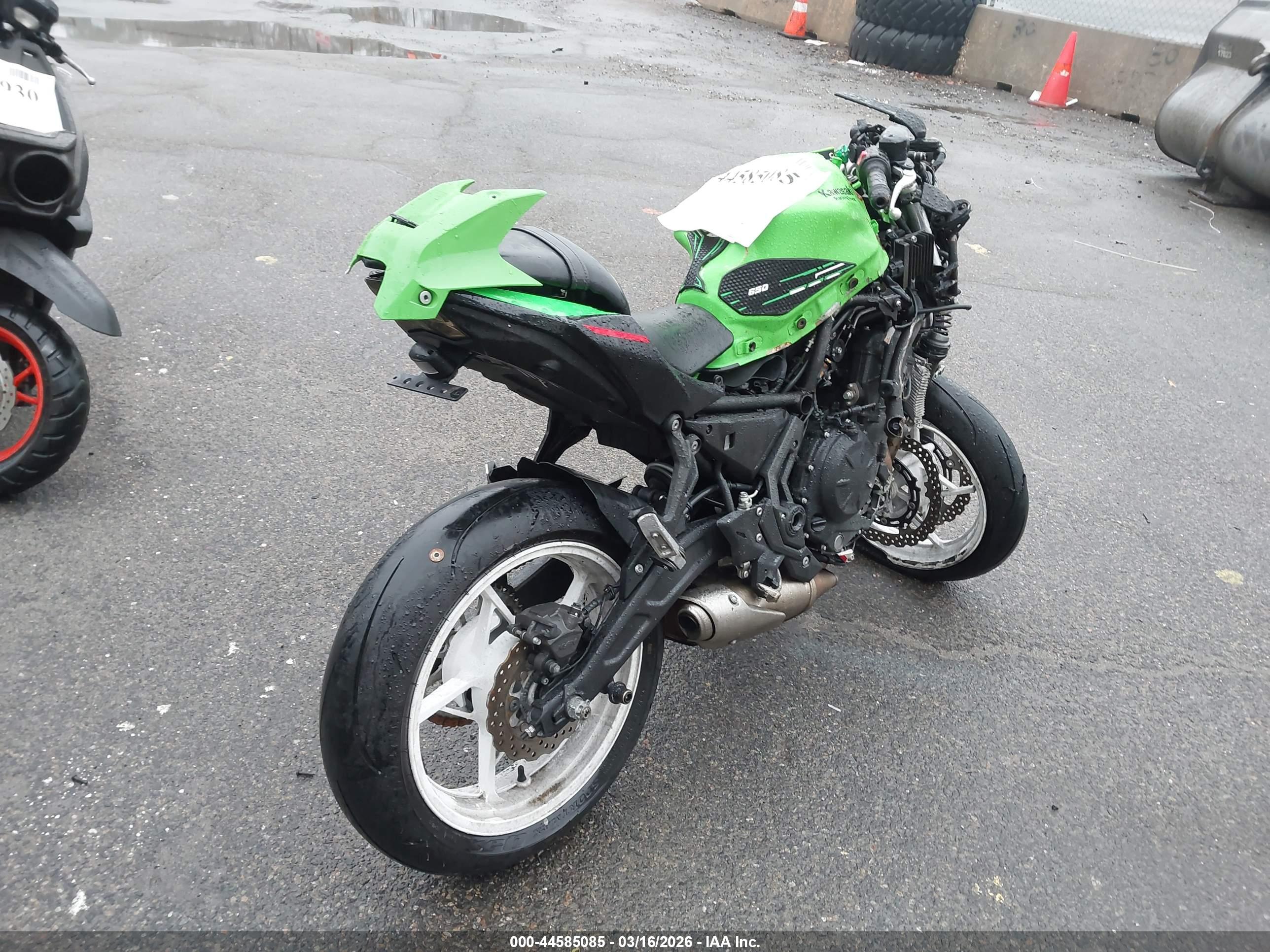 KAWASAKI EX650 image 4