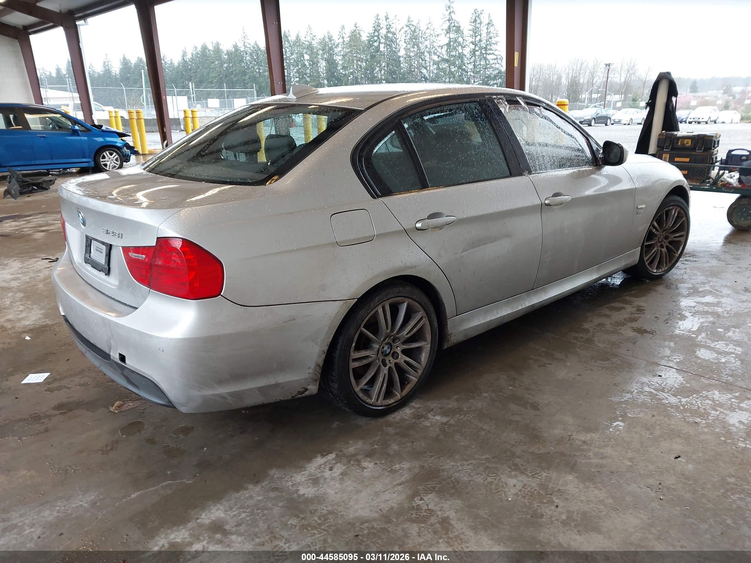 BMW 328I image 4