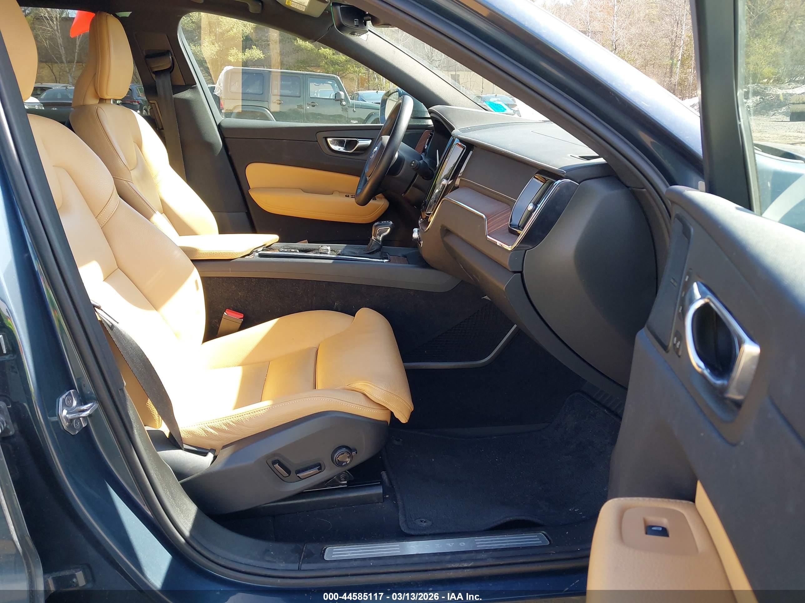 VOLVO XC60 image 5