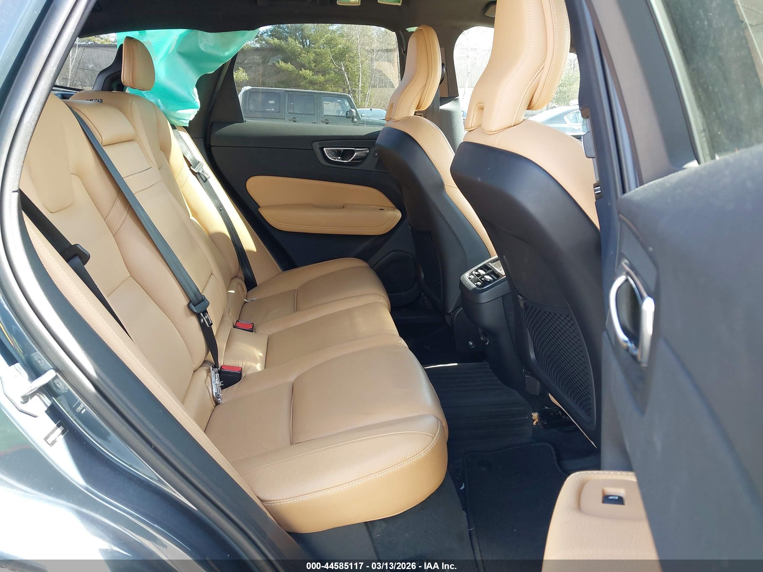 VOLVO XC60 image 8