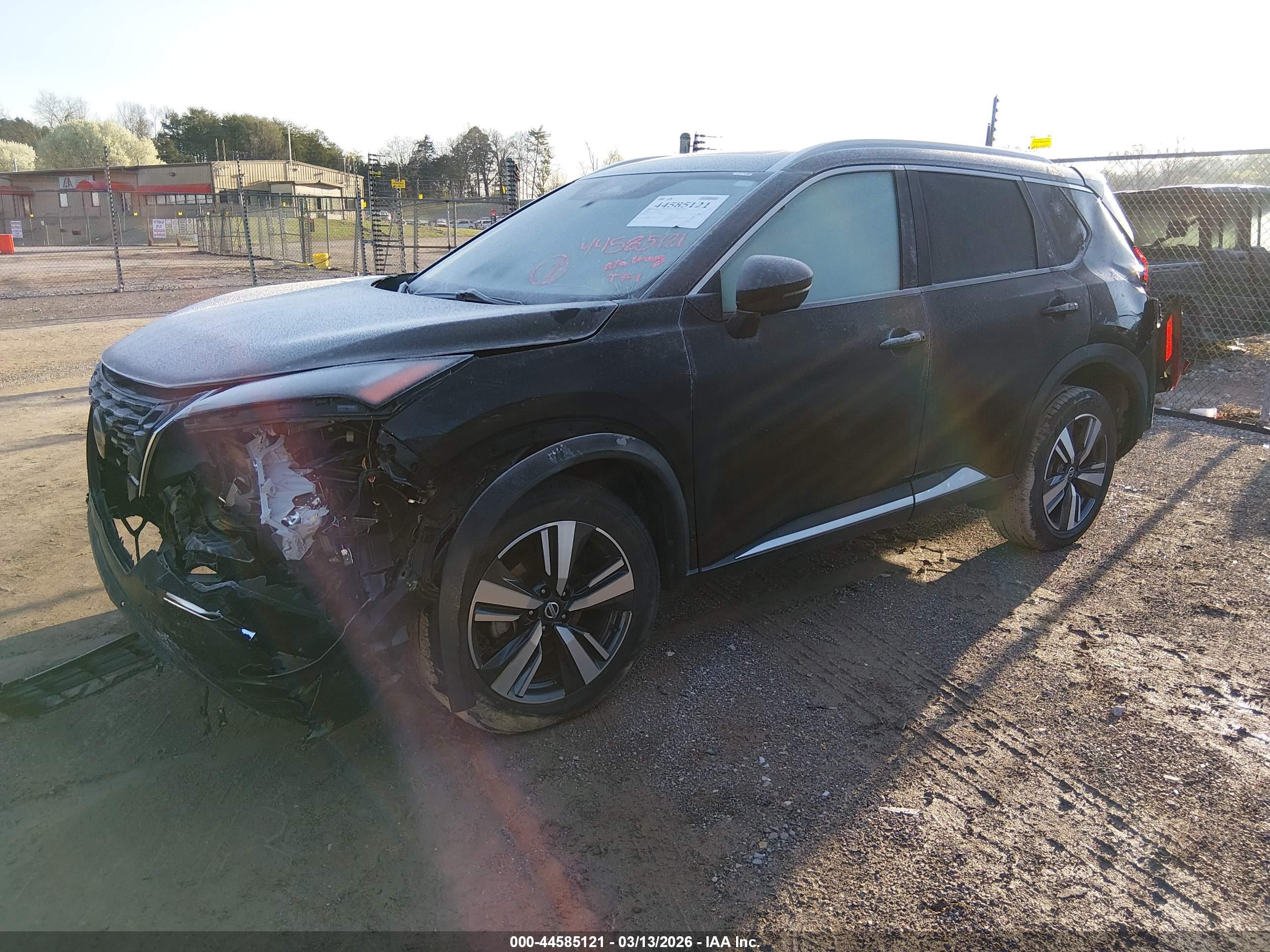 NISSAN ROGUE image 2