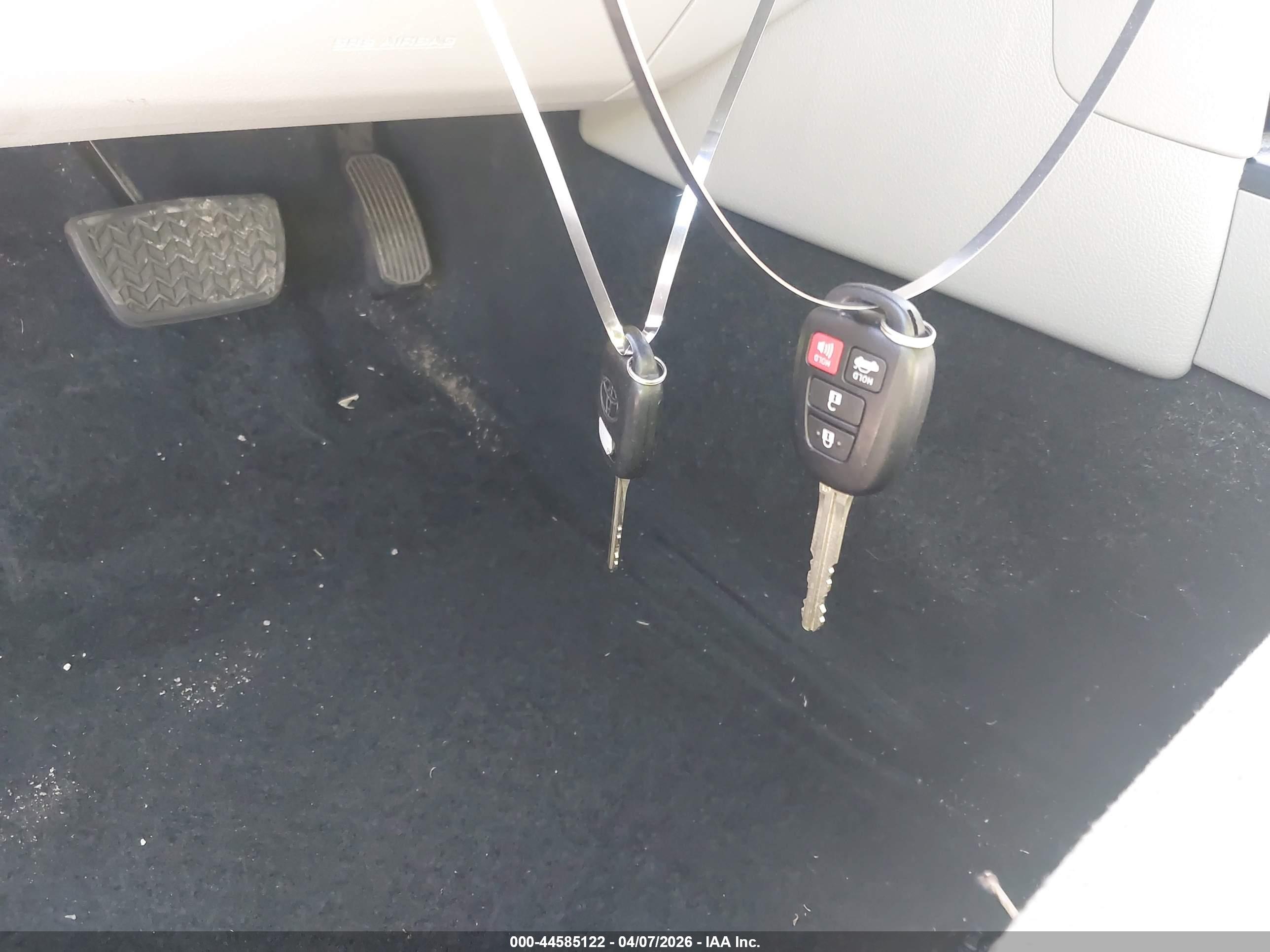 TOYOTA CAMRY image 11