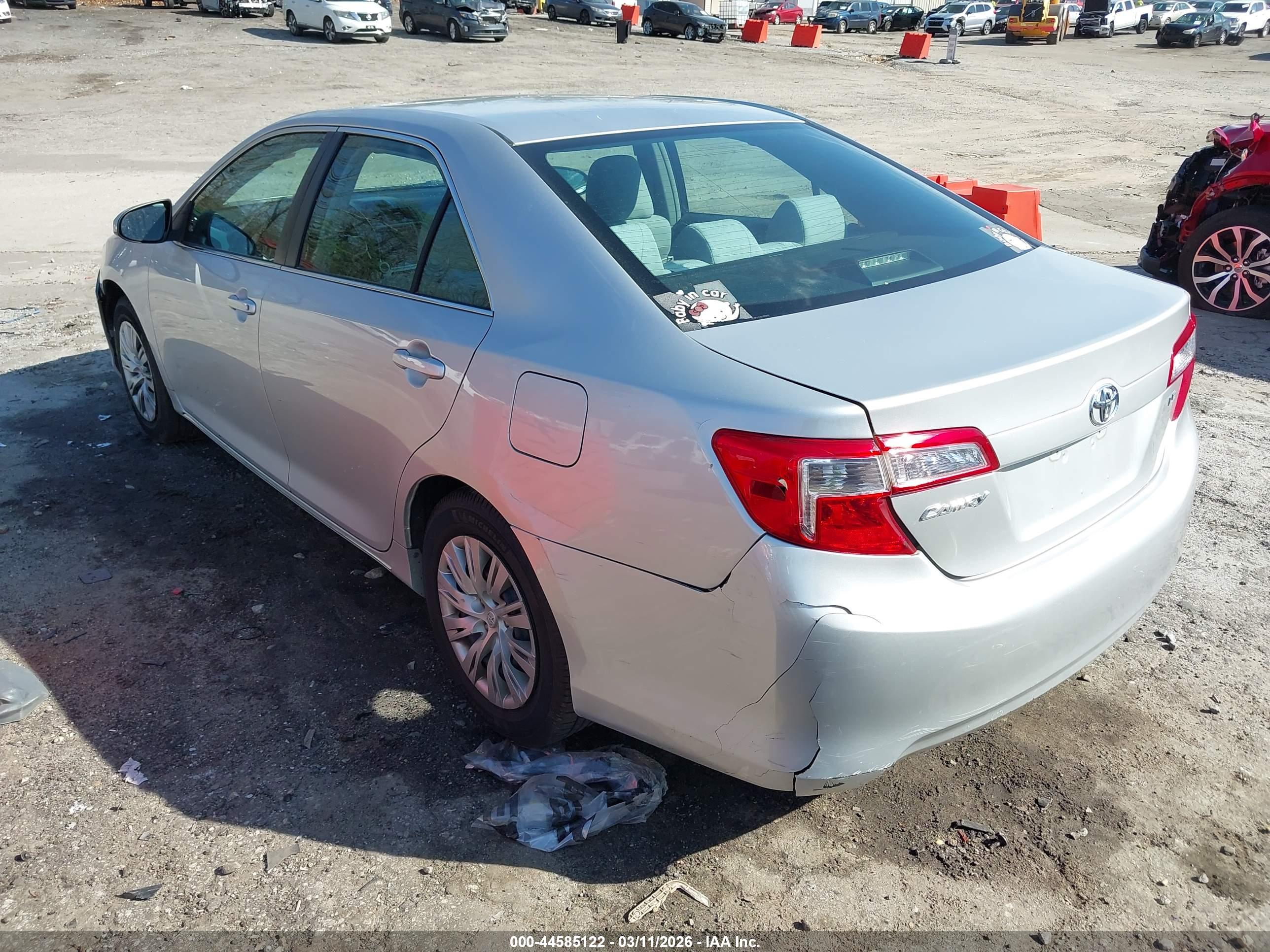 TOYOTA CAMRY image 3