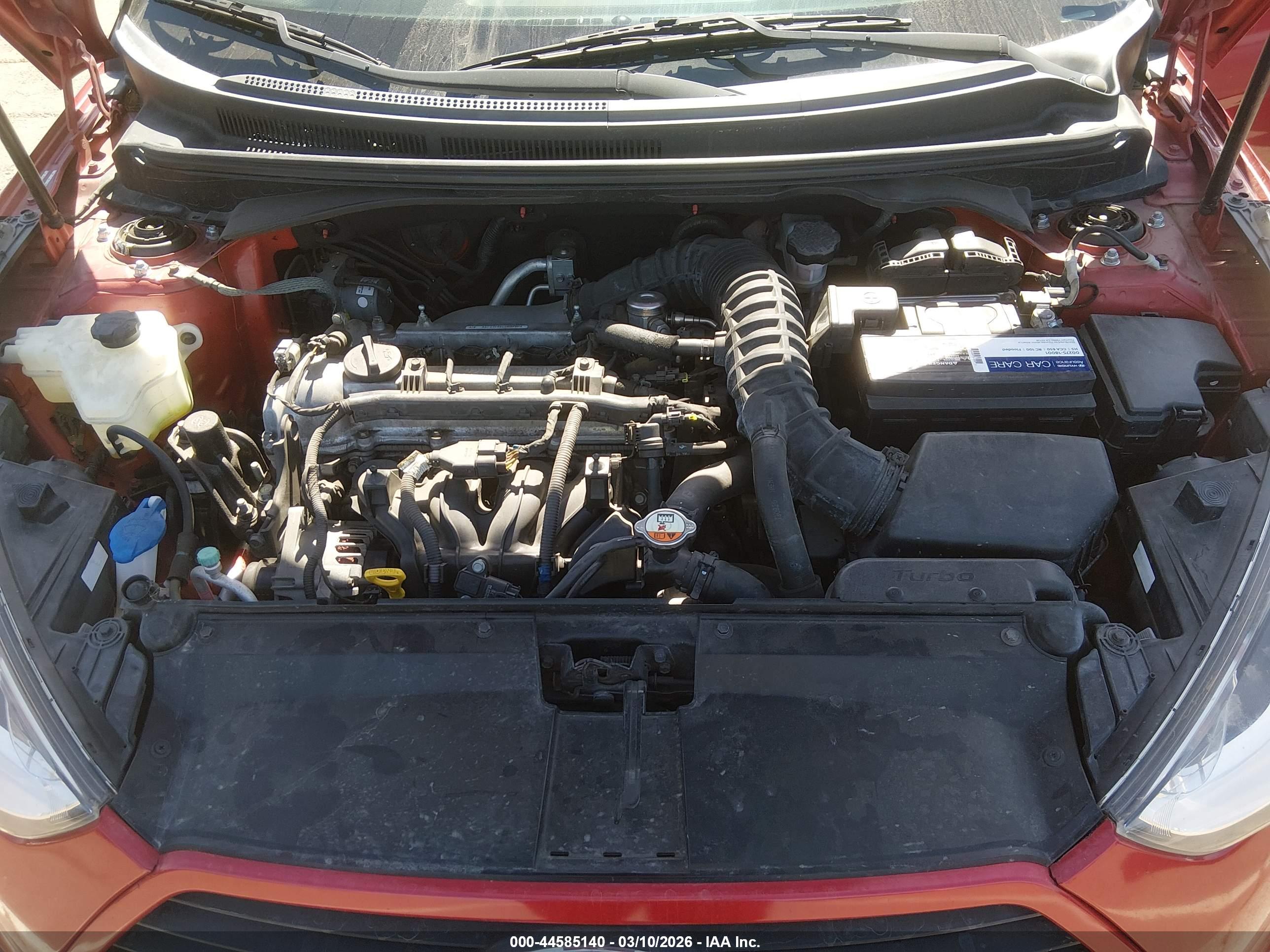 HYUNDAI VELOSTER image 10