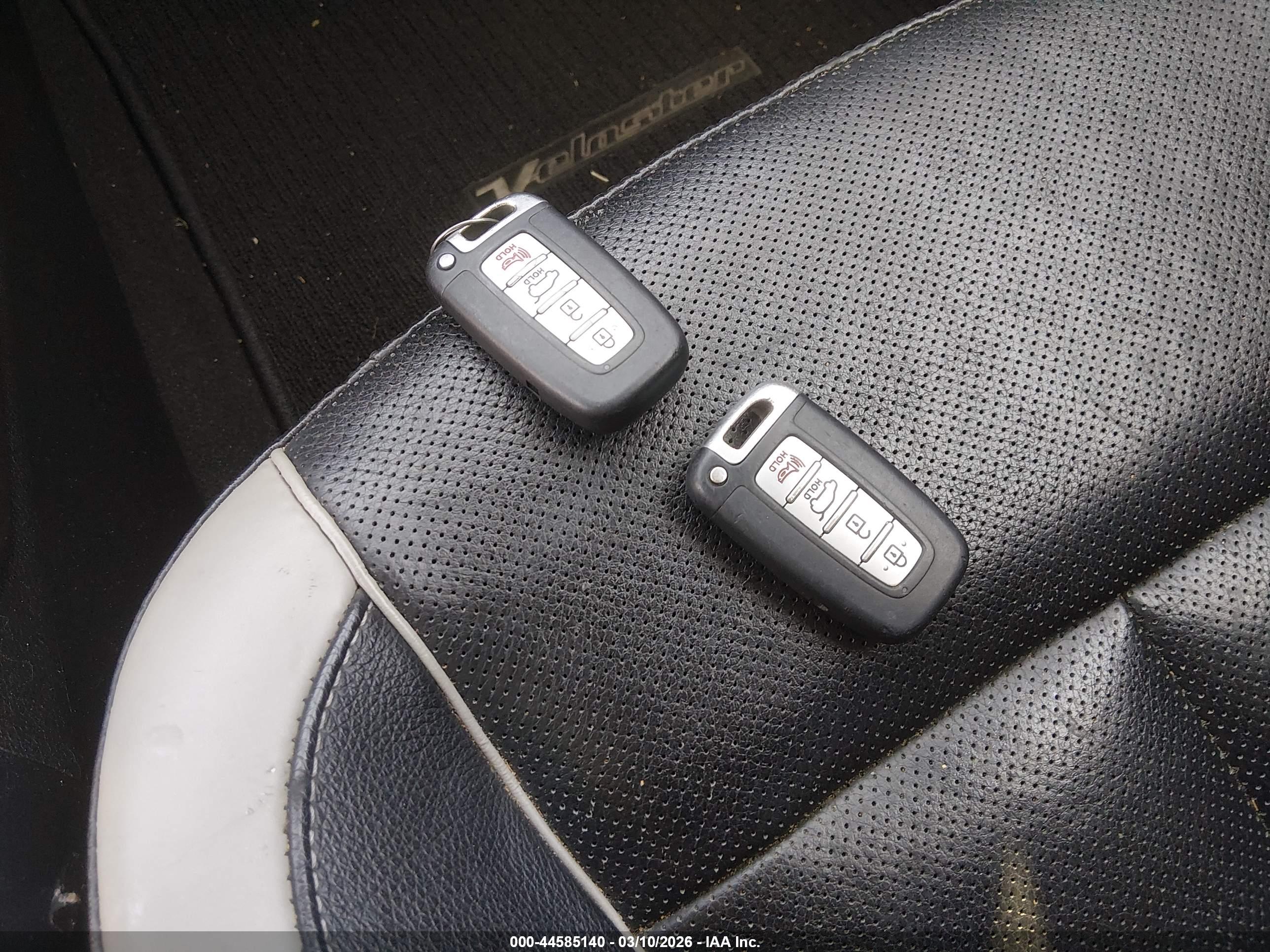 HYUNDAI VELOSTER image 11