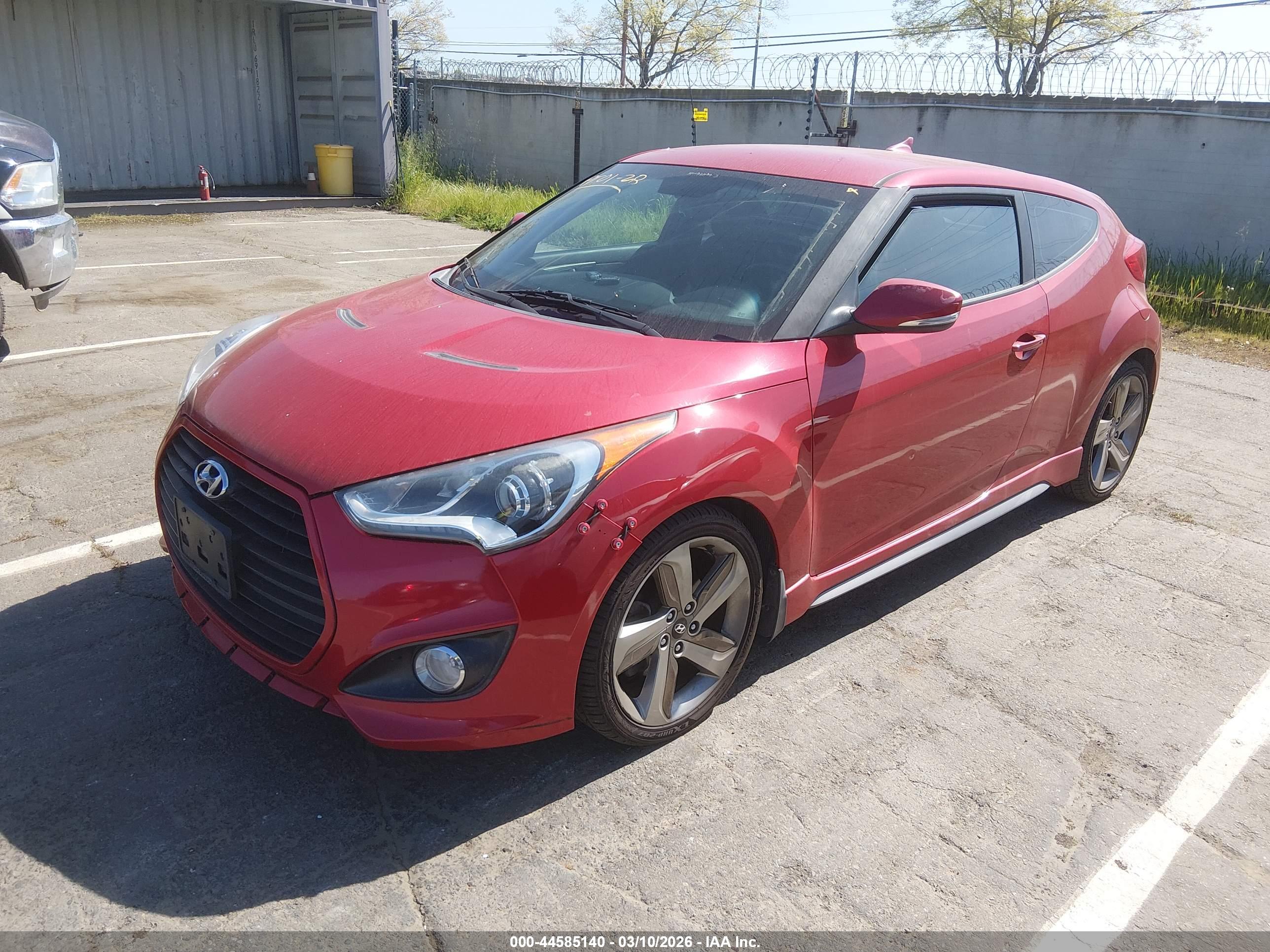 HYUNDAI VELOSTER image 2