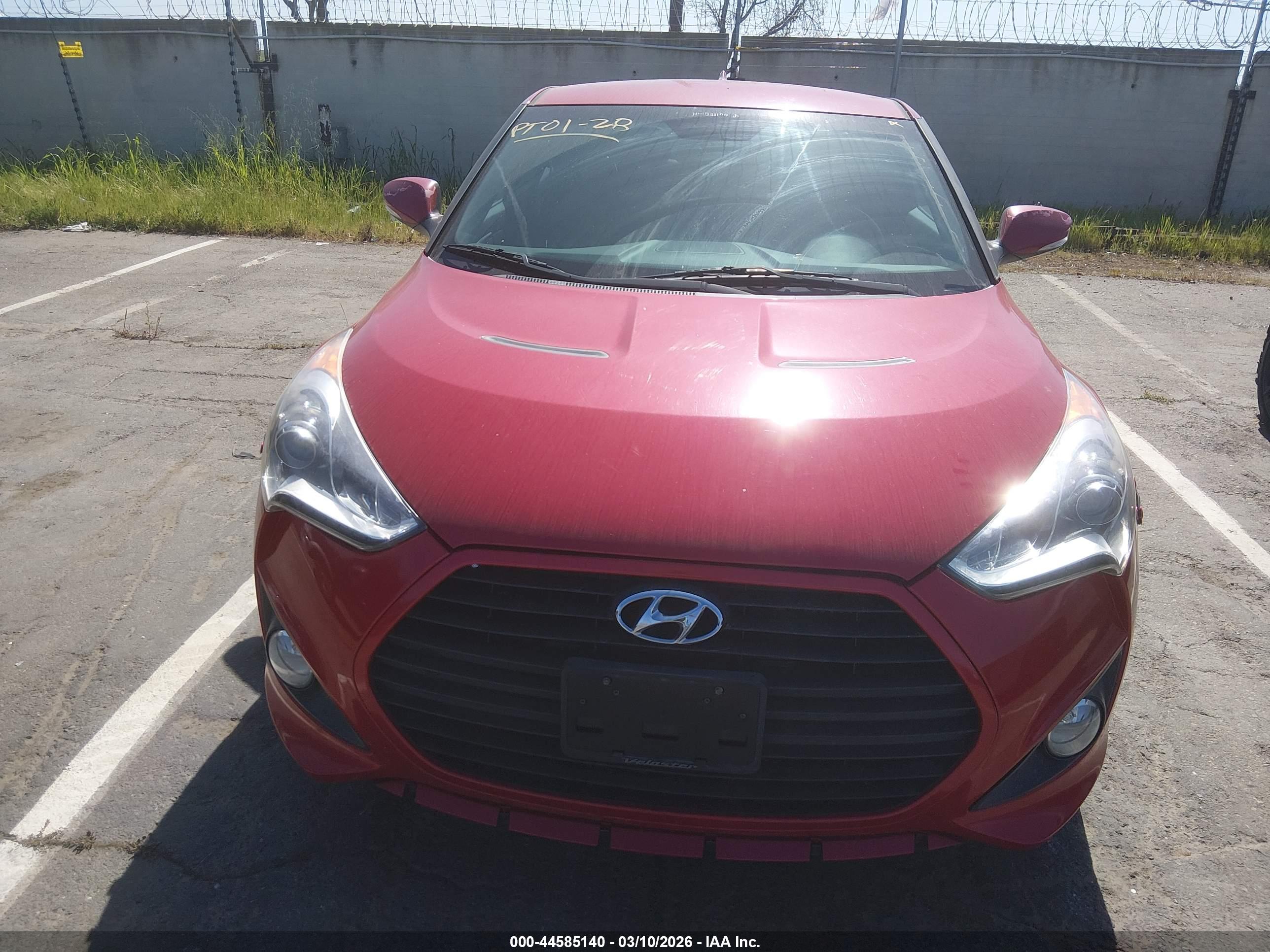 HYUNDAI VELOSTER image 6