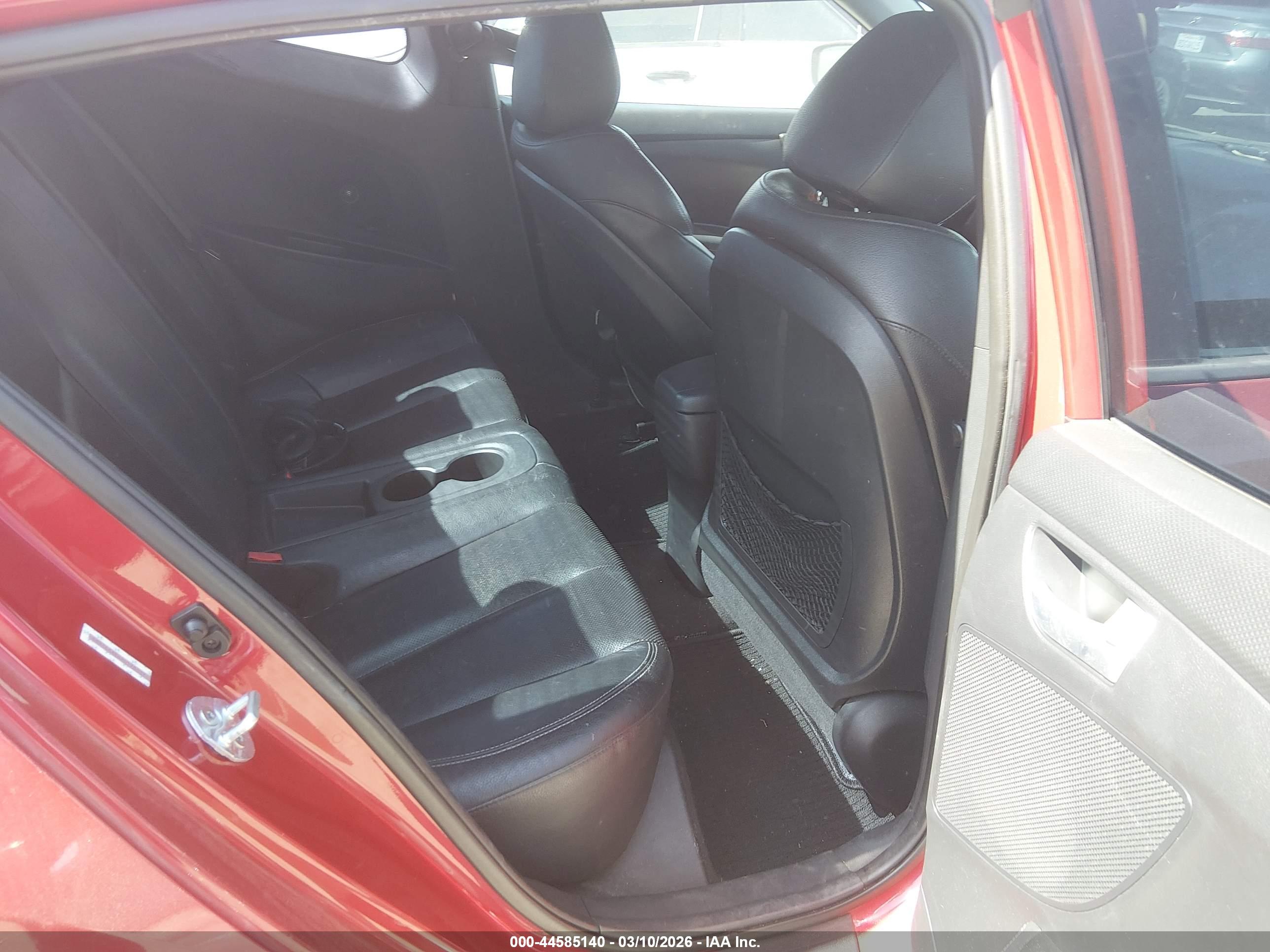 HYUNDAI VELOSTER image 8