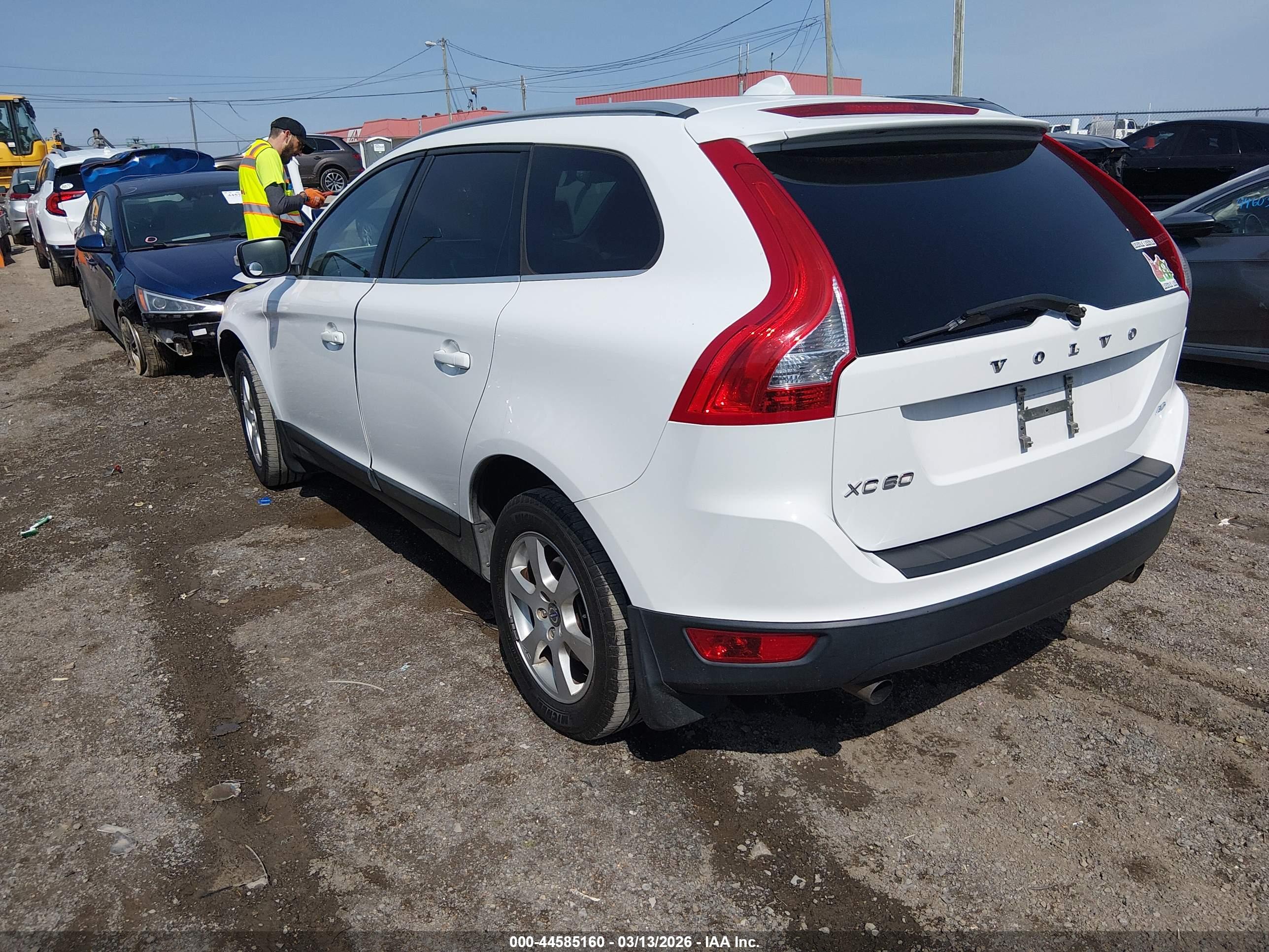 VOLVO XC60 image 3