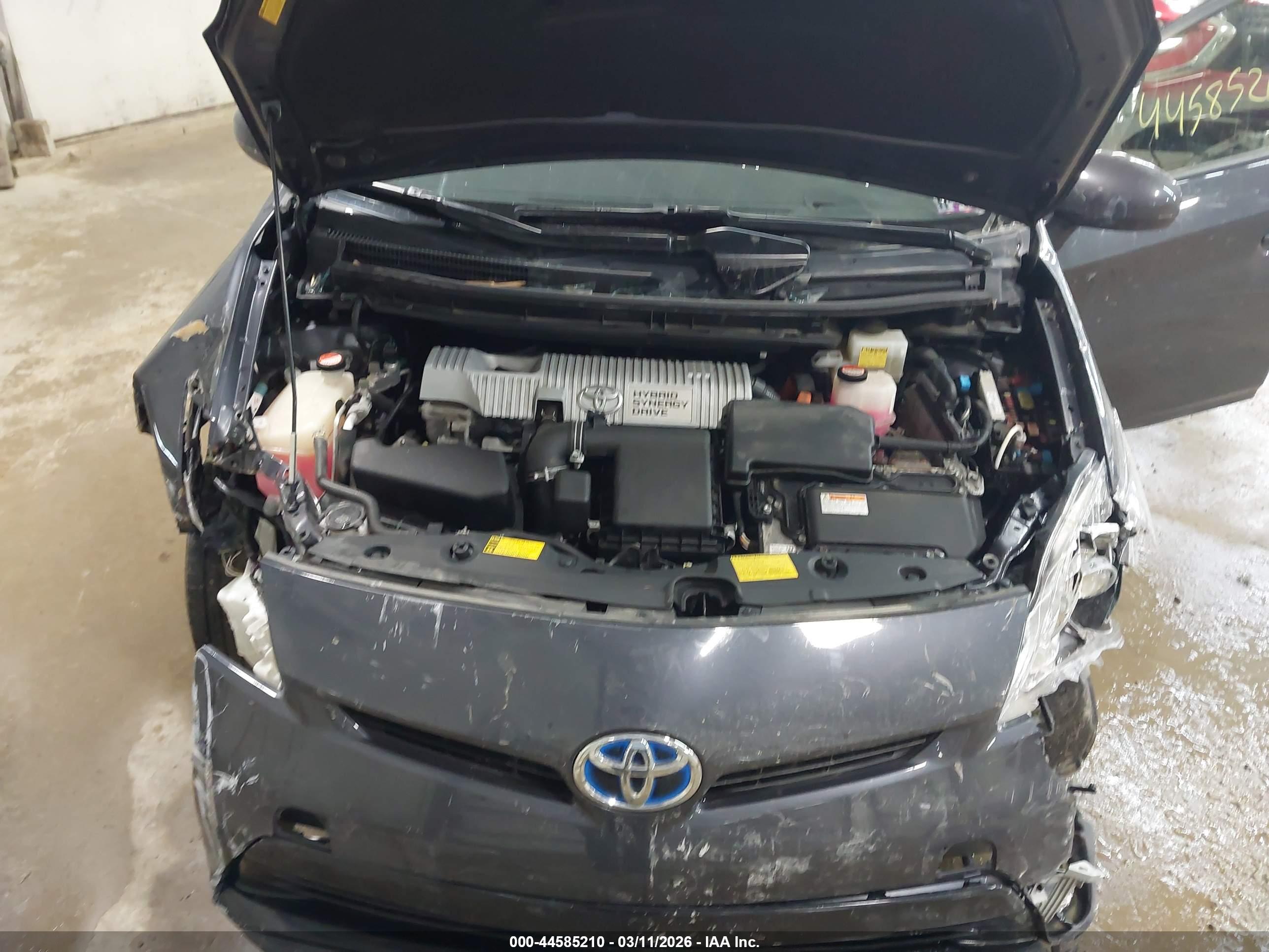 TOYOTA PRIUS image 10