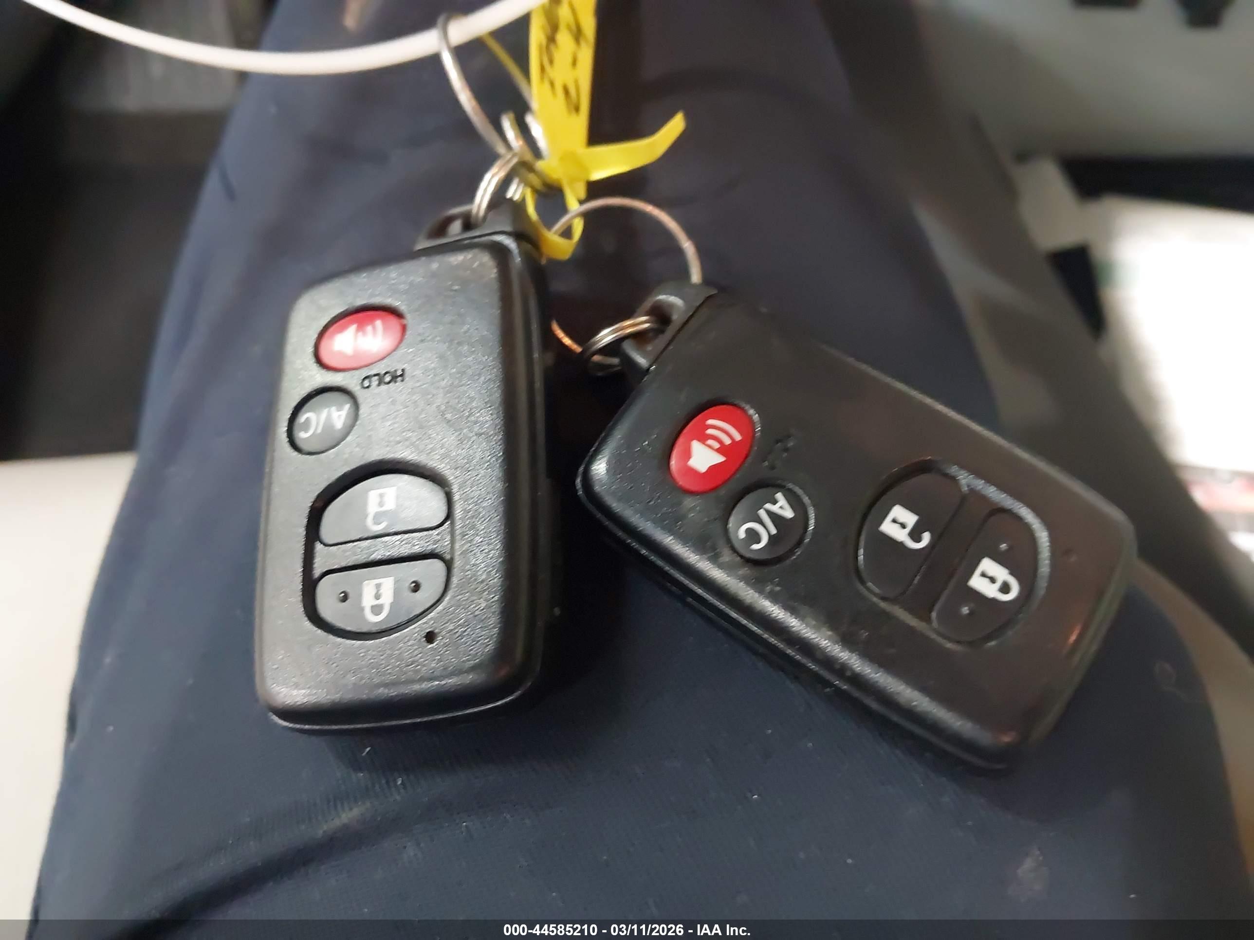 TOYOTA PRIUS image 11