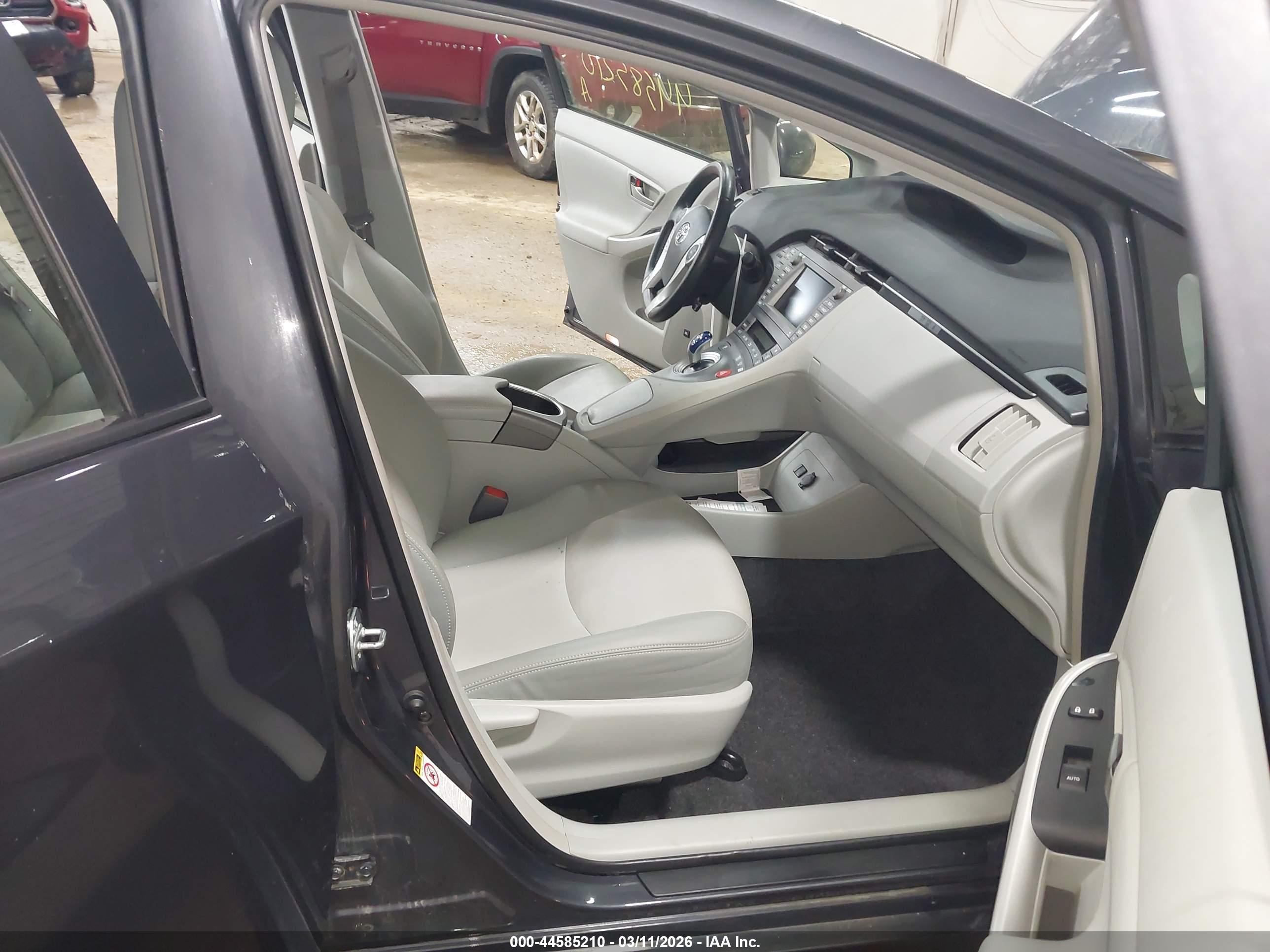 TOYOTA PRIUS image 5